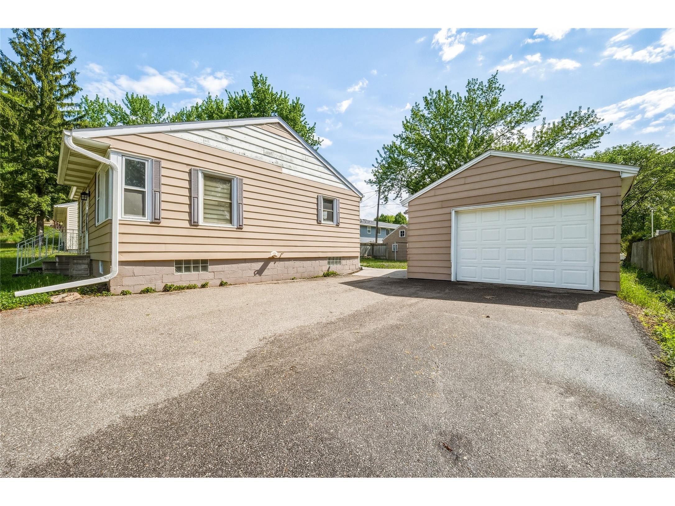 1021 Essex Street Eau Claire WI 54703 1601161 image8
