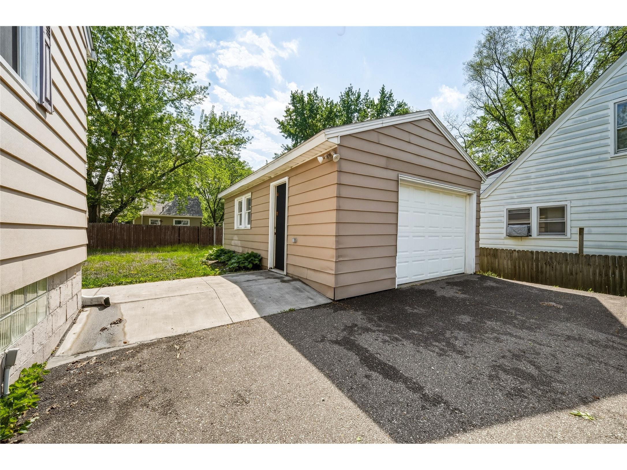 1021 Essex Street Eau Claire WI 54703 1601161 image9