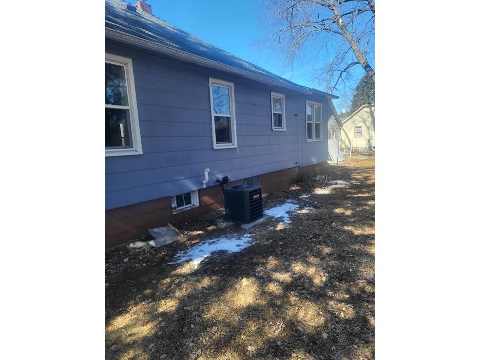 107 W Charles Merrillan WI 54754 1598618 image27