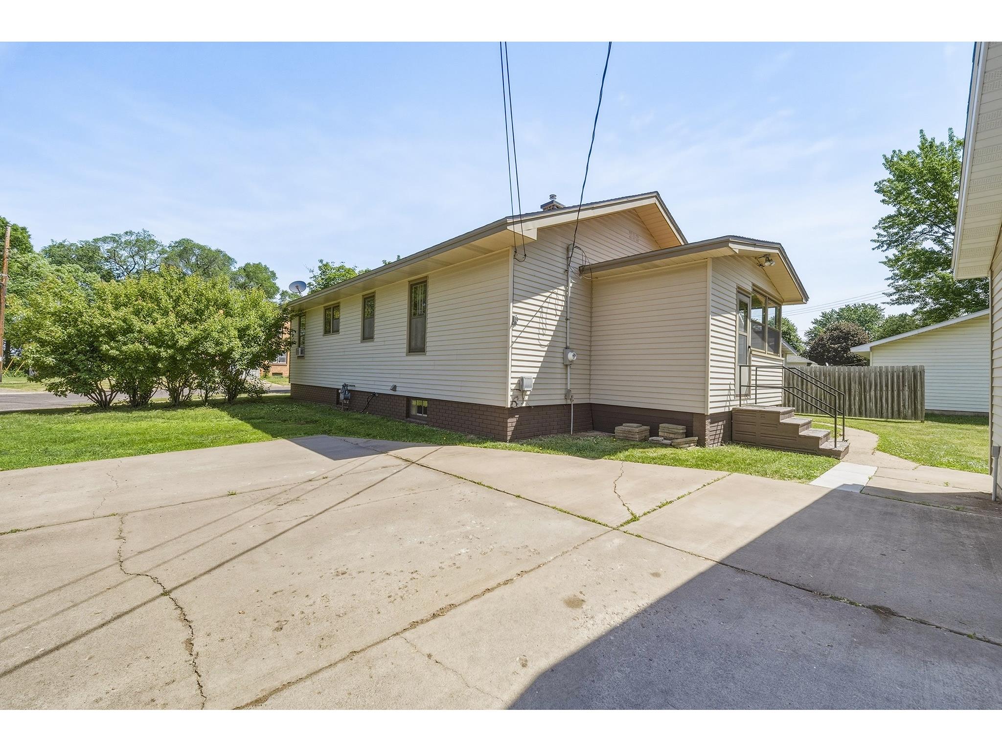109 W Greenville Street Chippewa Falls WI 54729 1601906 image4