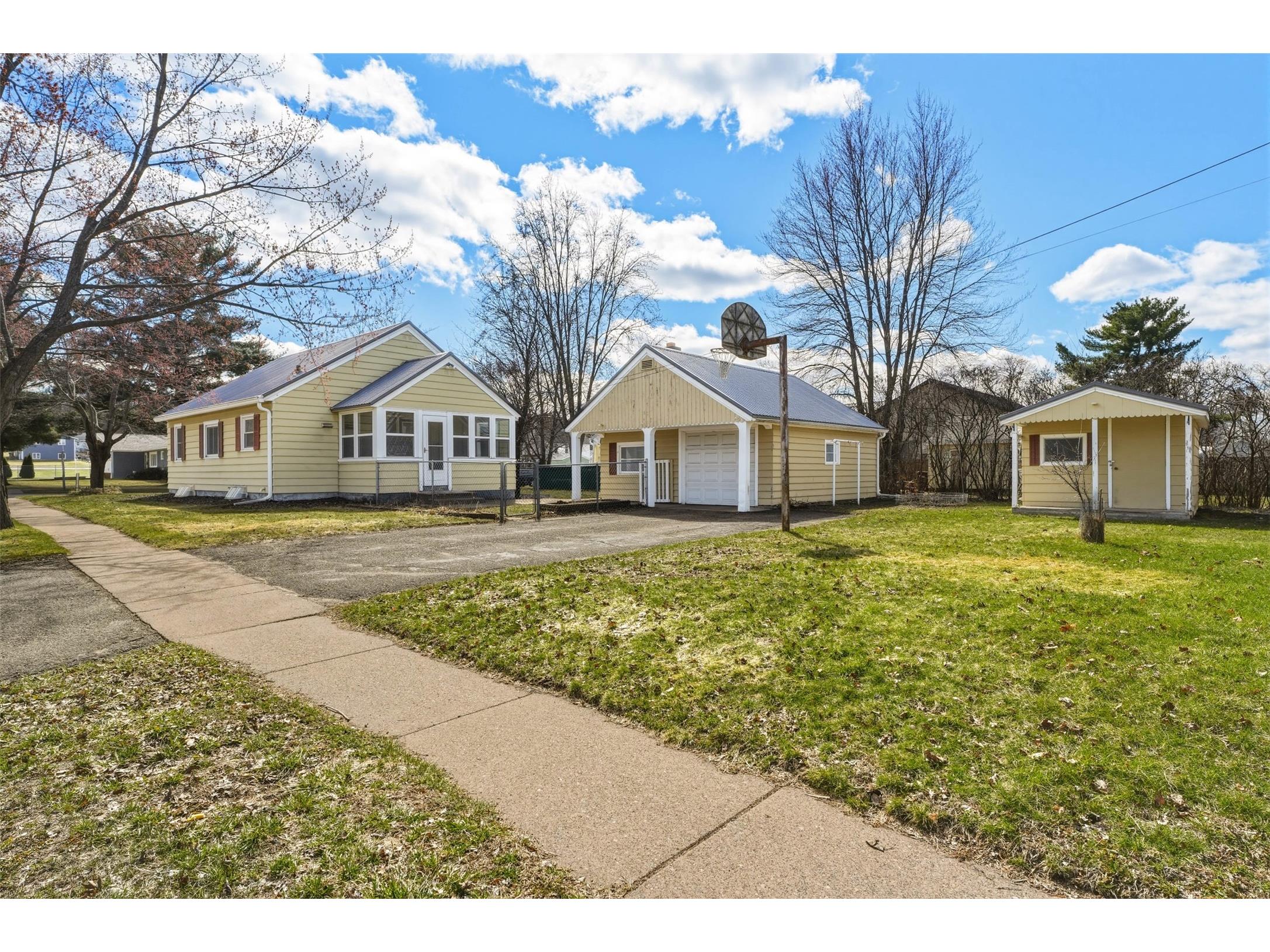 1104 Garfield Avenue Altoona WI 54720 1599684 image1