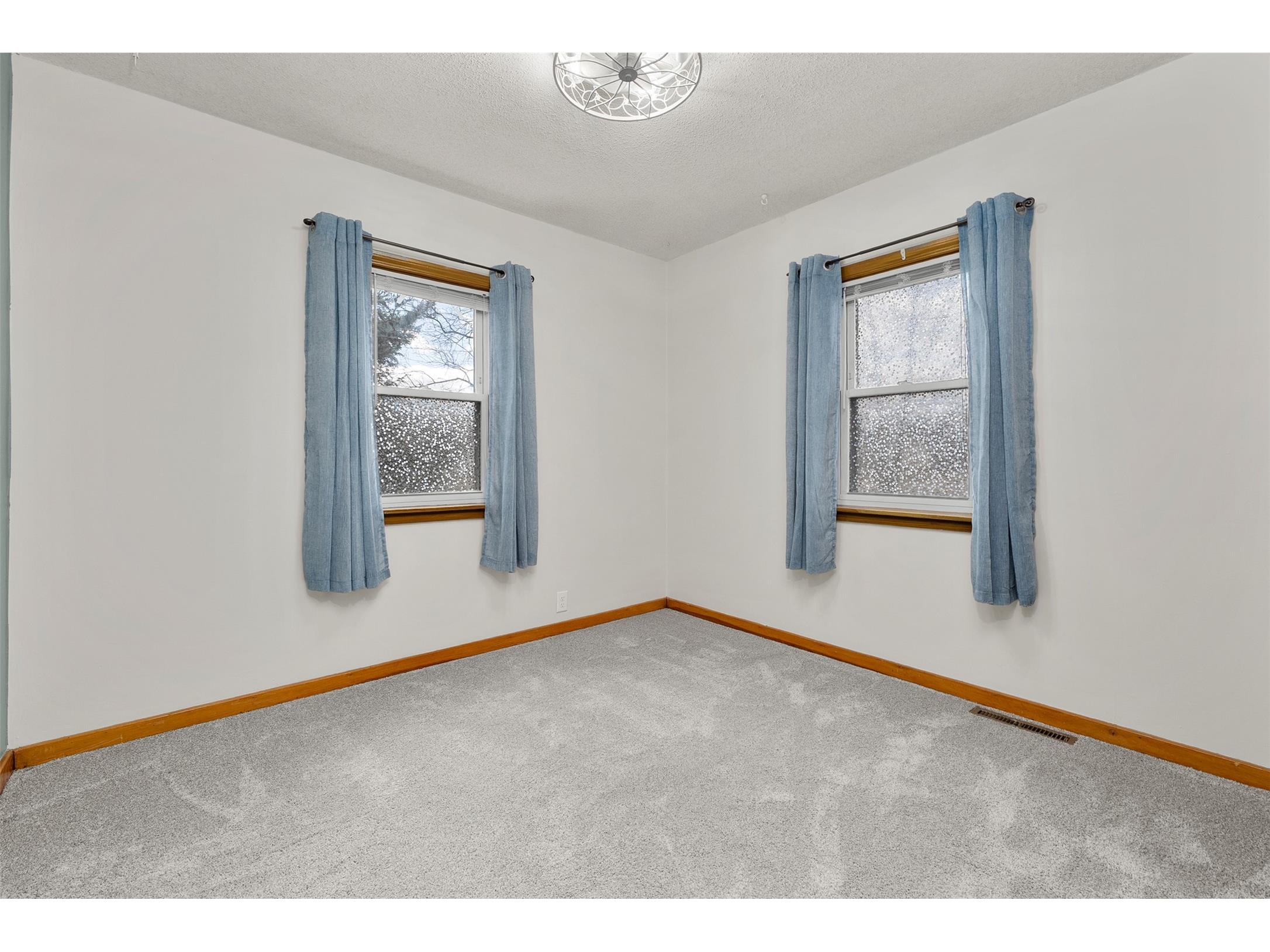 1104 Garfield Avenue Altoona WI 54720 1599684 image15