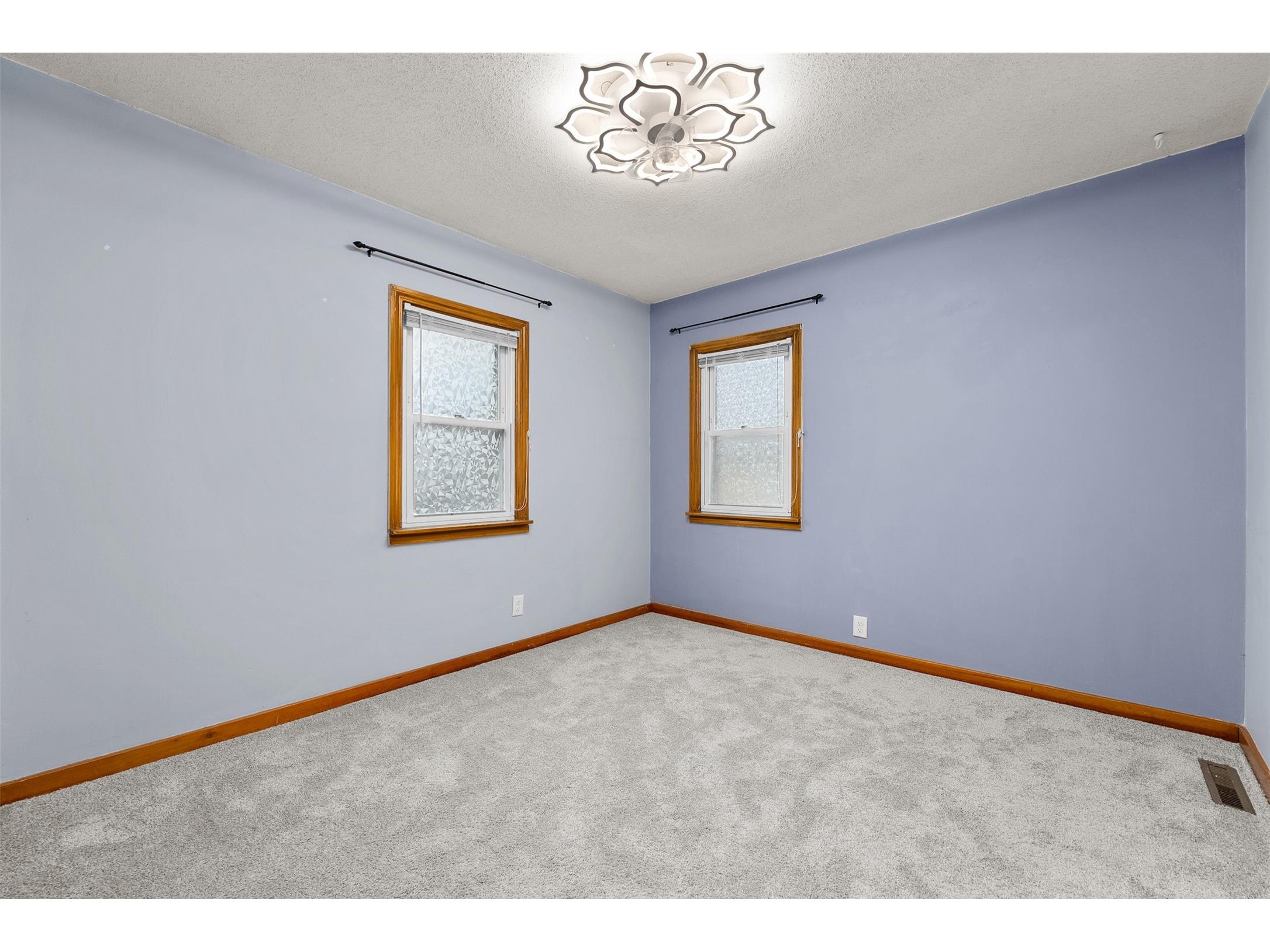 1104 Garfield Avenue Altoona WI 54720 1599684 image17