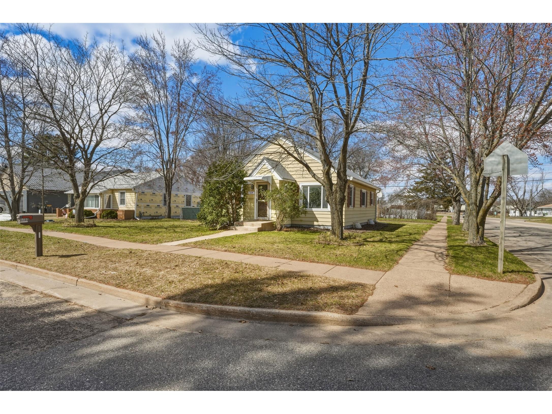 1104 Garfield Avenue Altoona WI 54720 1599684 image3
