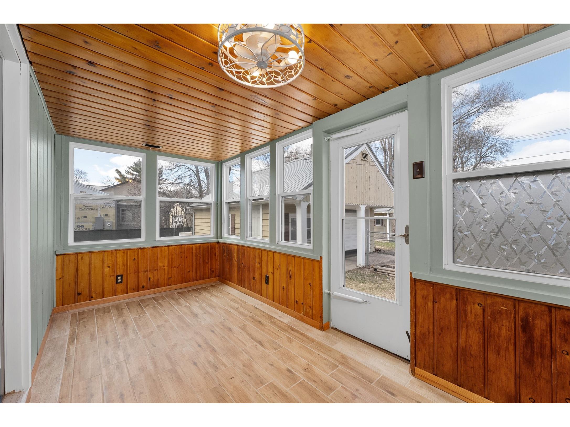 1104 Garfield Avenue Altoona WI 54720 1599684 image32