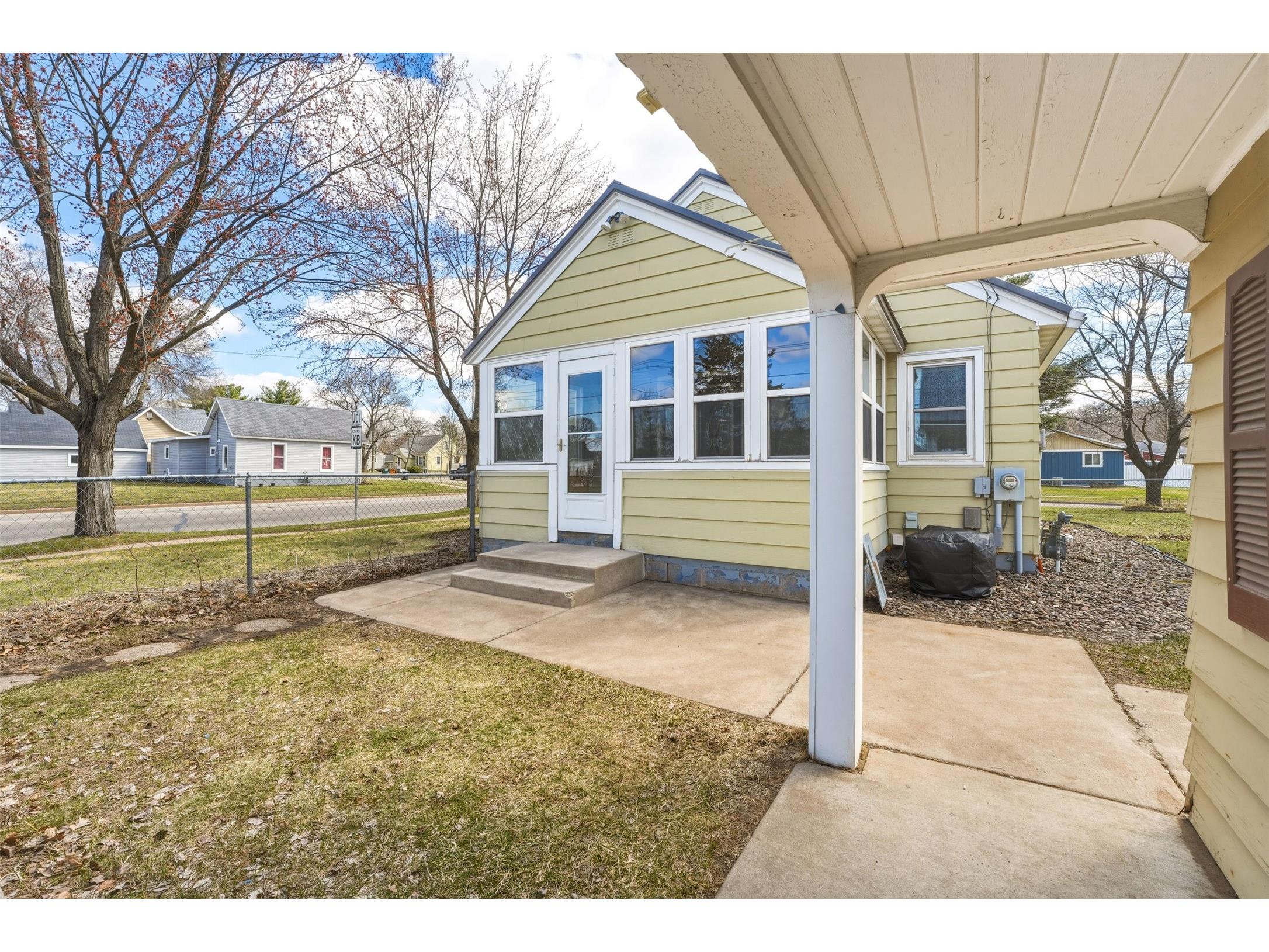 1104 Garfield Avenue Altoona WI 54720 1599684 image35