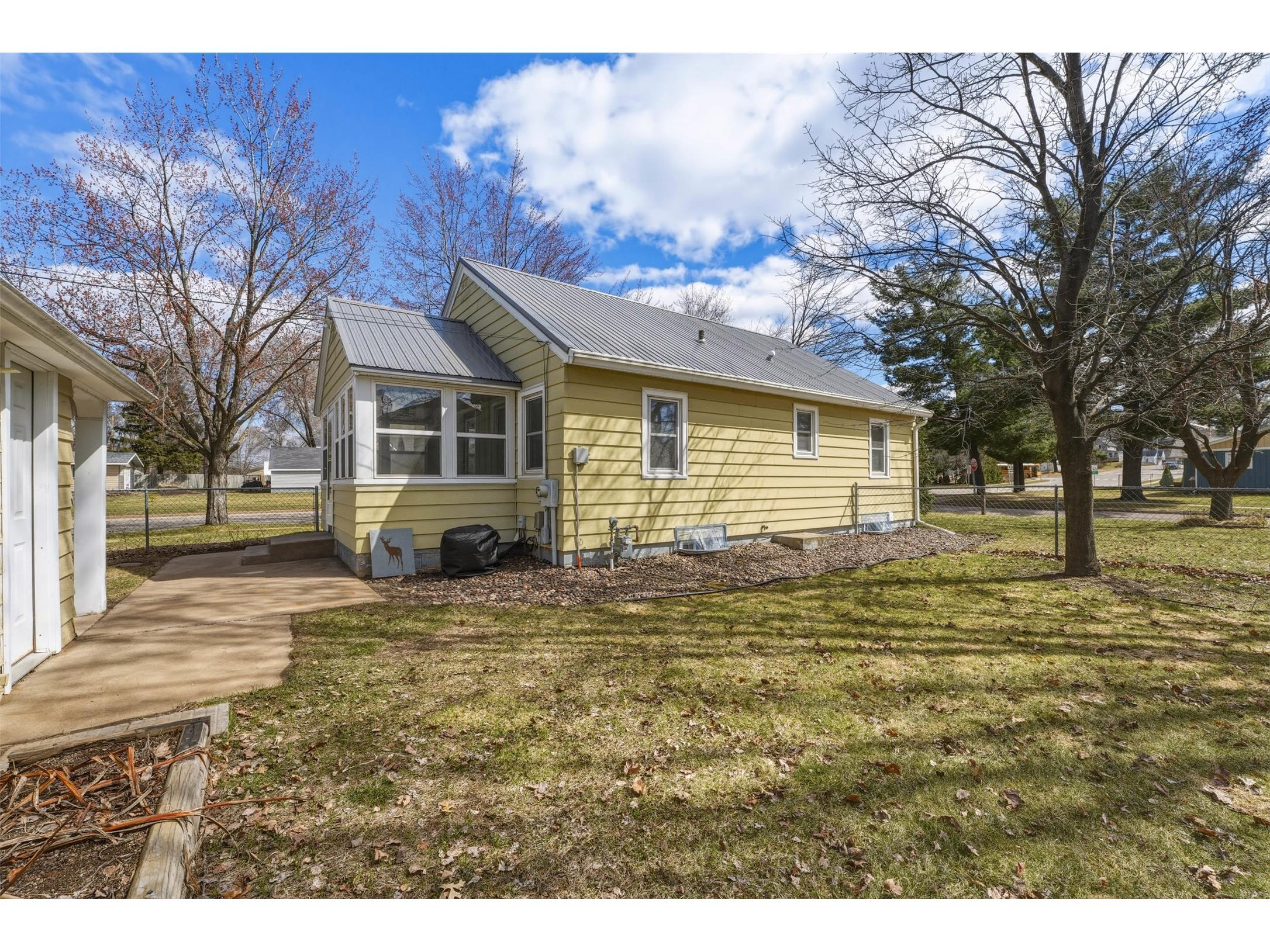 1104 Garfield Avenue Altoona WI 54720 1599684 image36