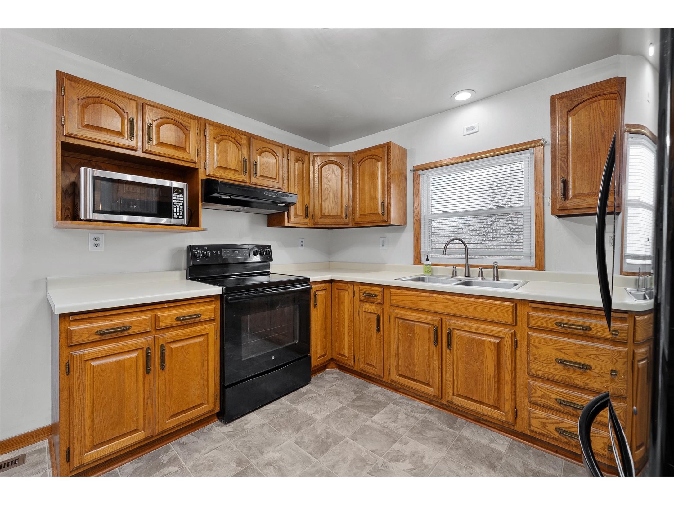 1104 Garfield Avenue Altoona WI 54720 1599684 image6