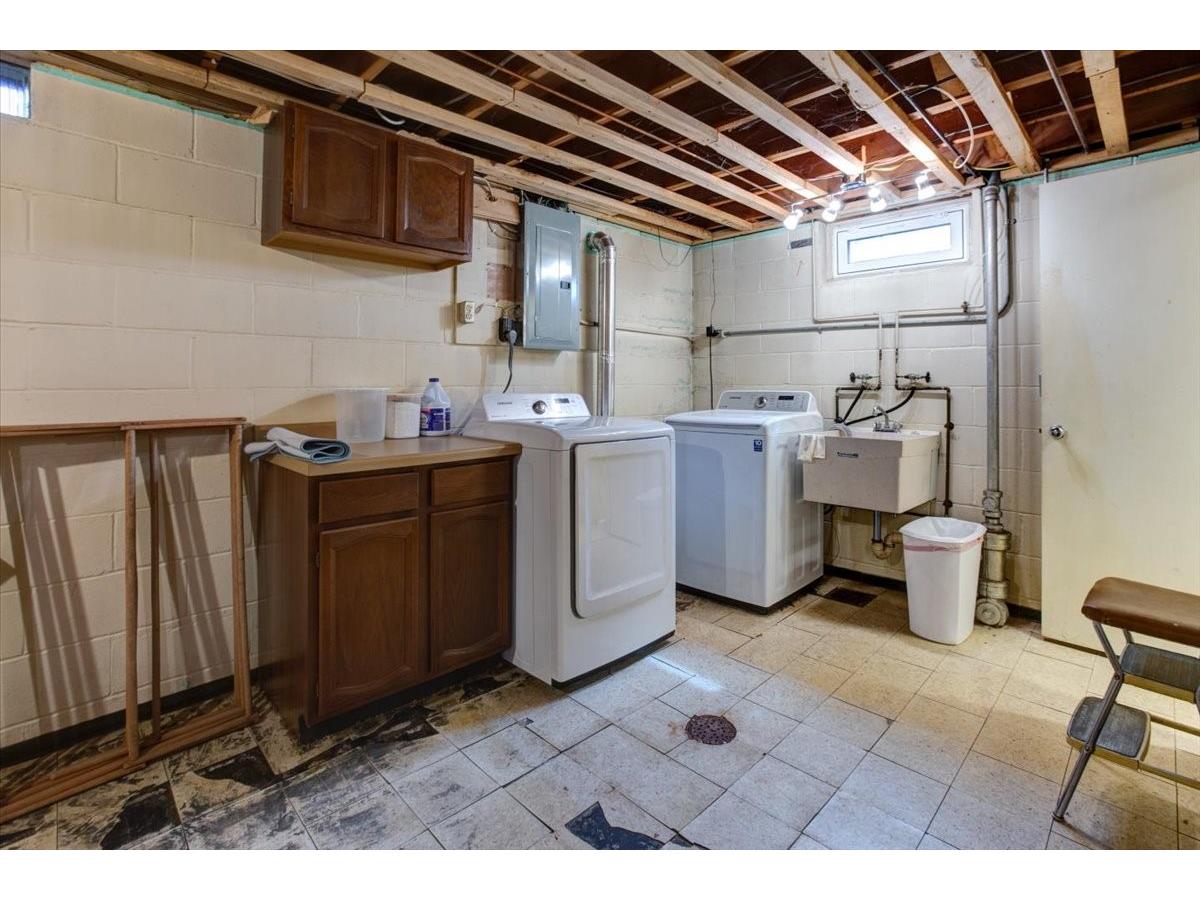 1108 Stout Street Menomonie WI 54751 1599800 image31