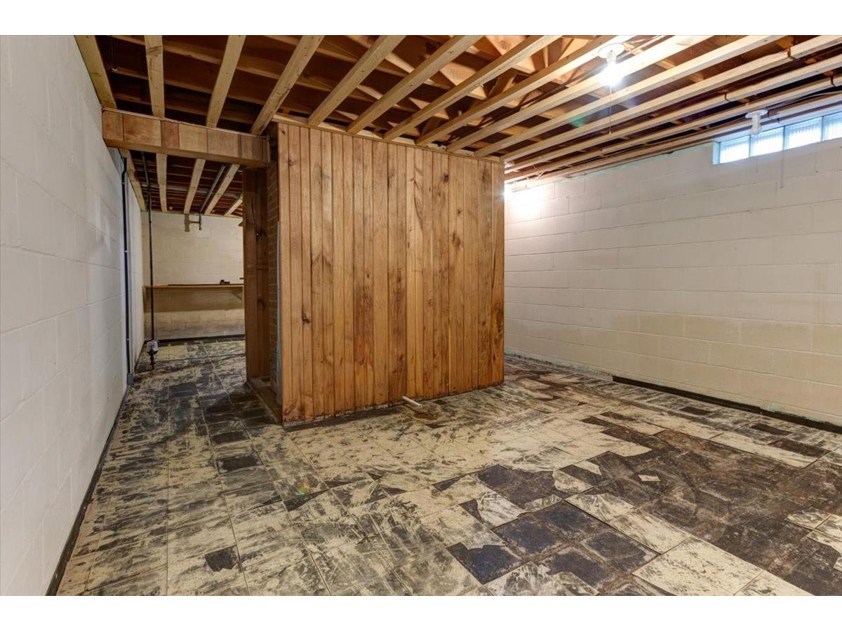 1108 Stout Street Menomonie WI 54751 1599800 image32