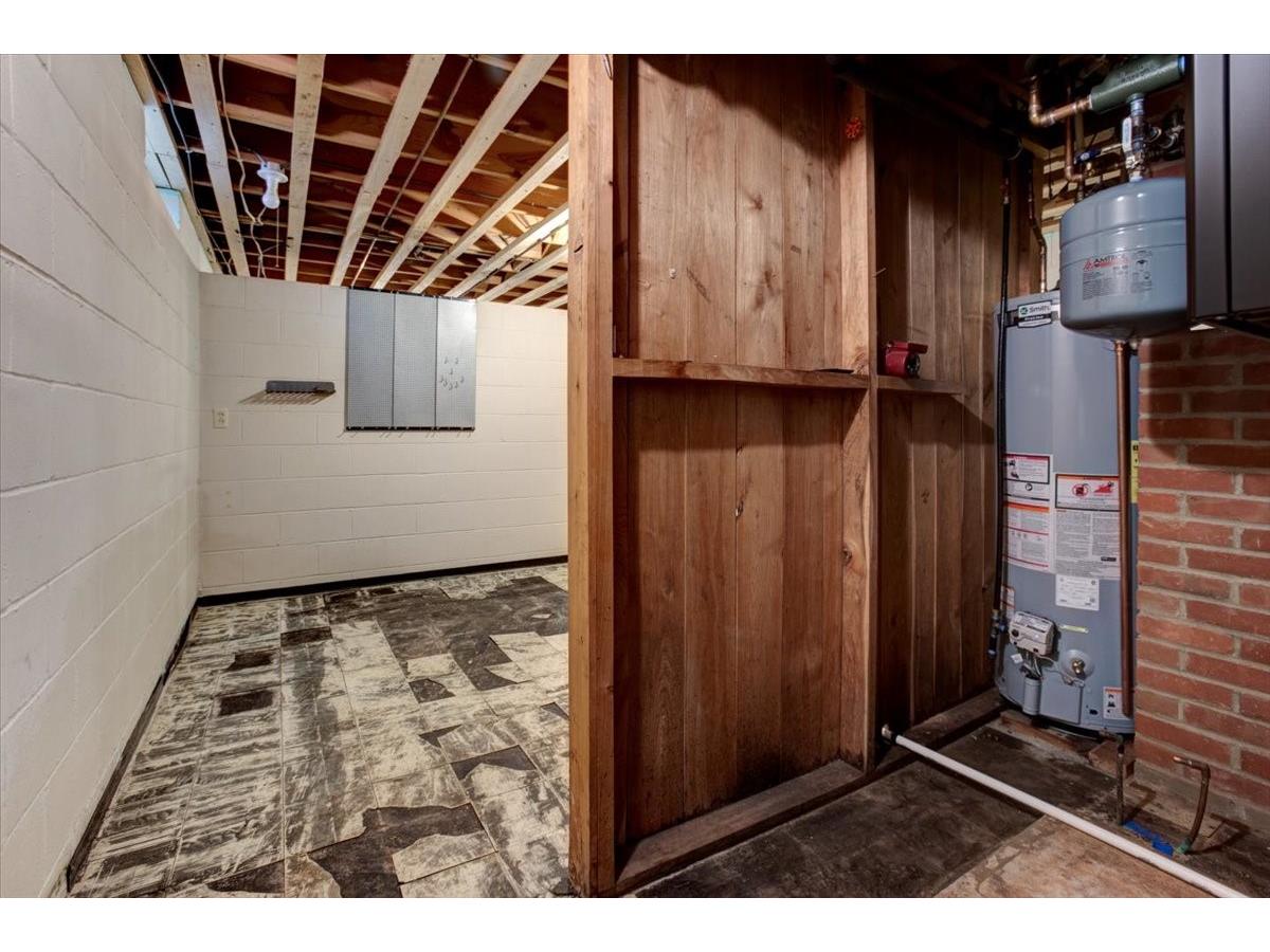 1108 Stout Street Menomonie WI 54751 1599800 image36