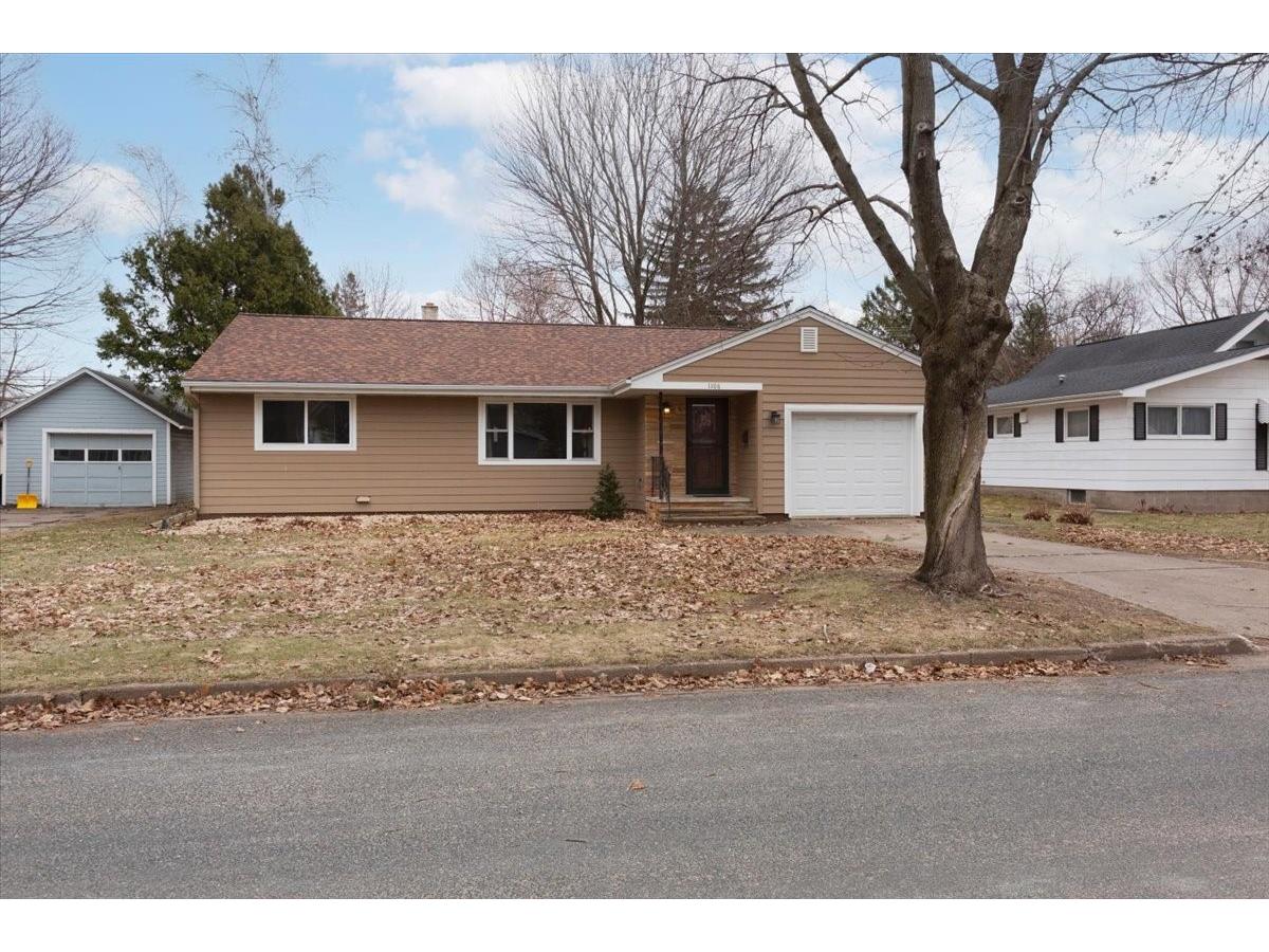 1108 Stout Street Menomonie WI 54751 1599800 image37