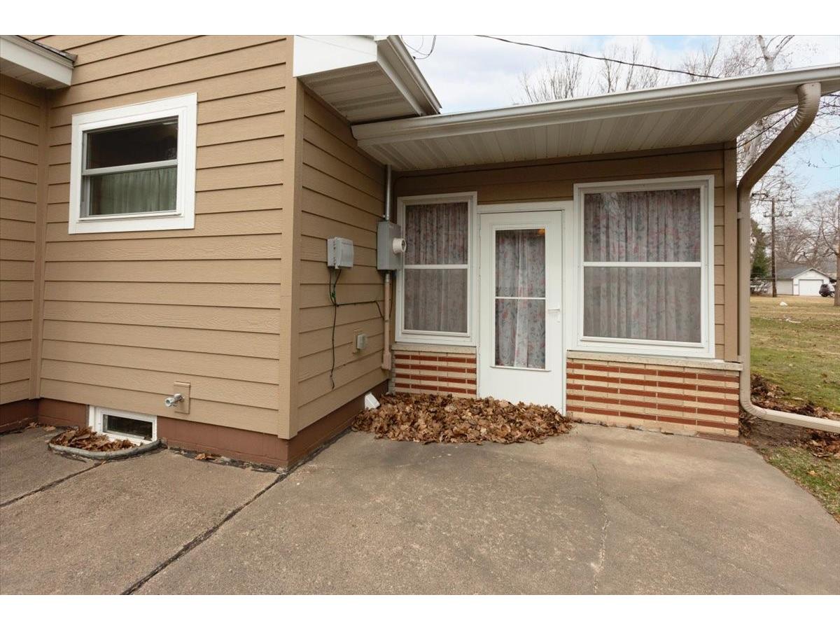 1108 Stout Street Menomonie WI 54751 1599800 image40