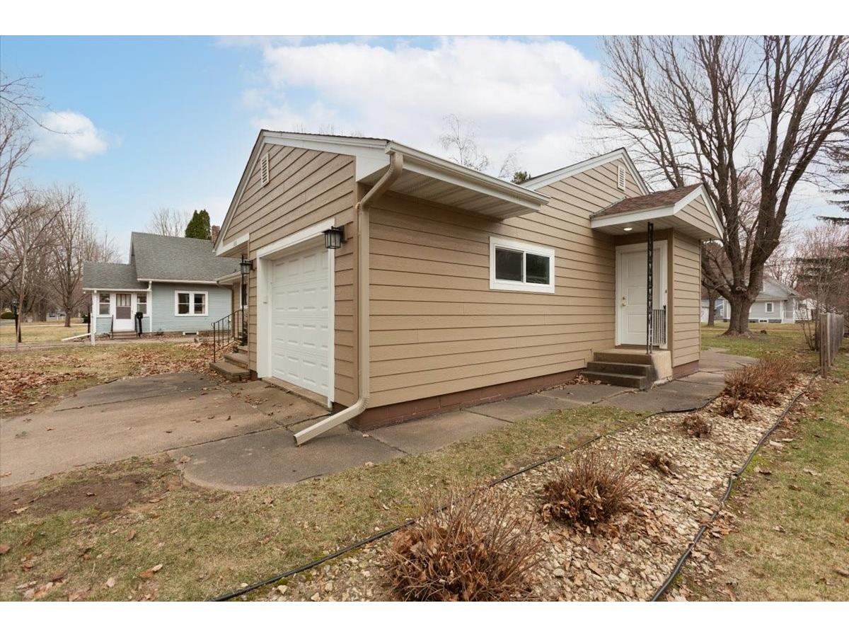 1108 Stout Street Menomonie WI 54751 1599800 image41