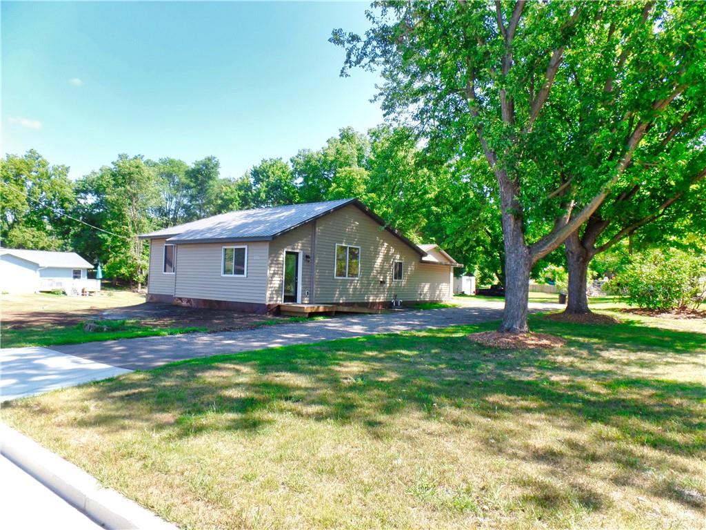 1114 E Laneville Avenue, Durand, WI 54736 MLS 1567475 Edina Realty