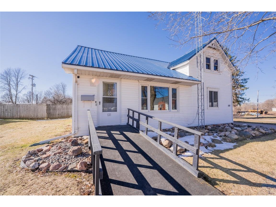 121 W Oak Street Stanley WI 54768 1599346 image2