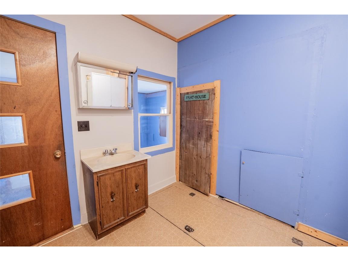 121 W Oak Street Stanley WI 54768 1599346 image20