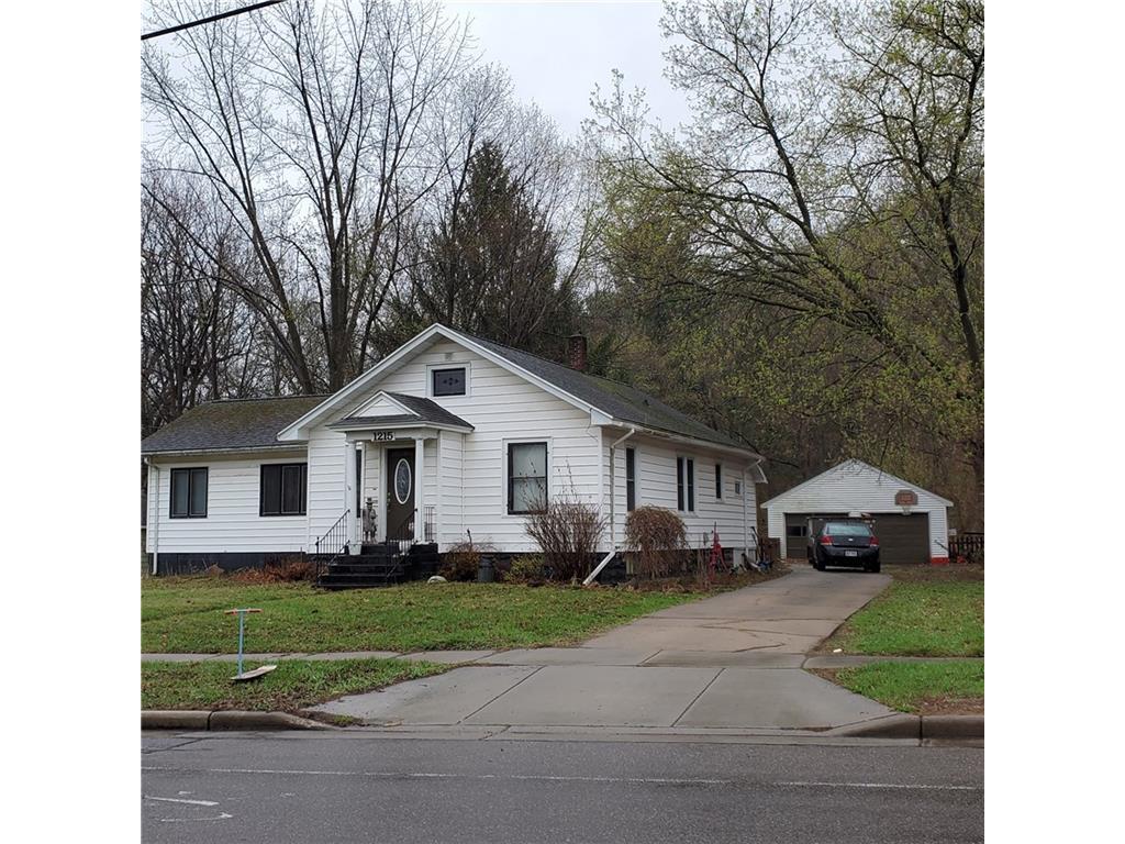 1215 Vine Street, Eau Claire, WI 54703 MLS 1552286 Edina Realty