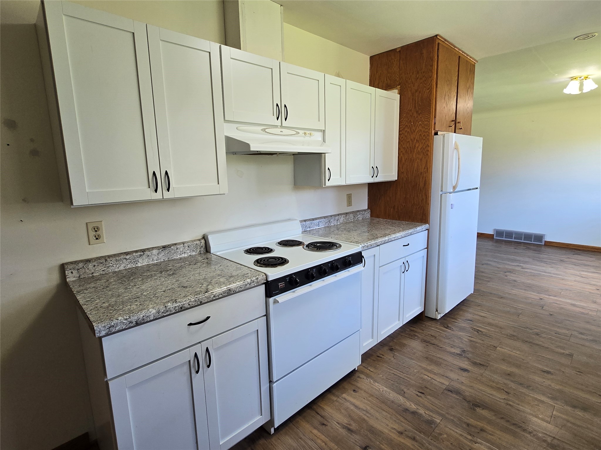1306 E Division Avenue Barron WI 54812 1601022 image14