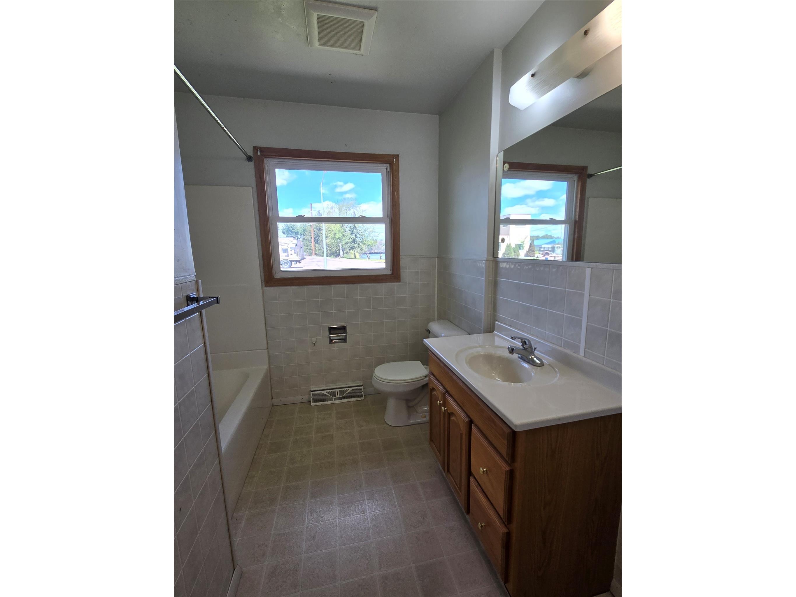 1306 E Division Avenue Barron WI 54812 1601022 image18
