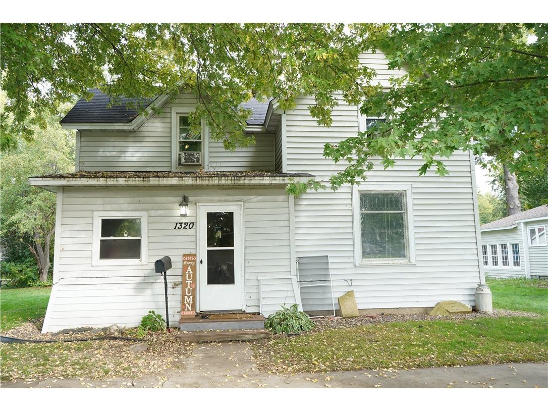 1320 Douglas Street Menomonie WI 54751 1596054 image1