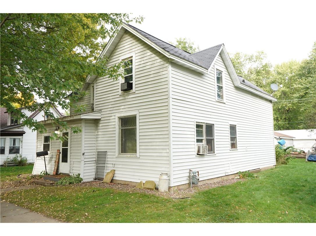 1320 Douglas Street Menomonie WI 54751 1596054 image2