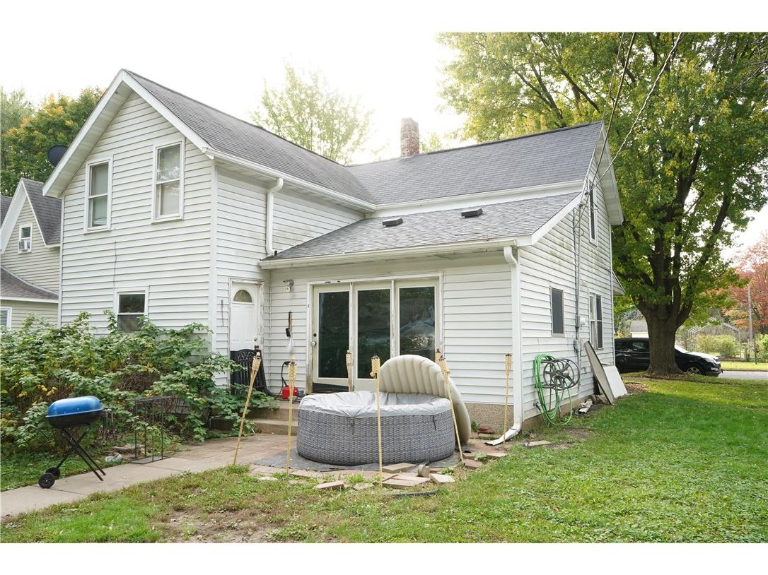 1320 Douglas Street Menomonie WI 54751 1596054 image4