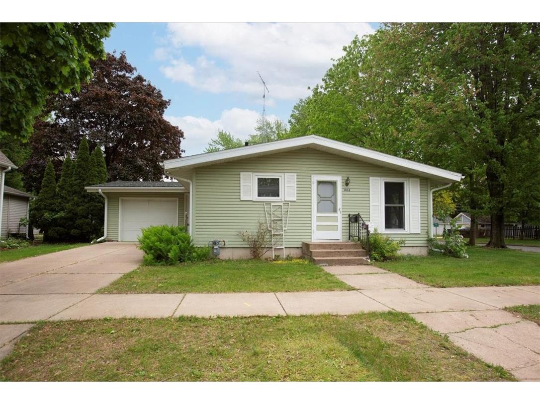 1402 Knapp Street Menomonie WI 54751 1591647 image1