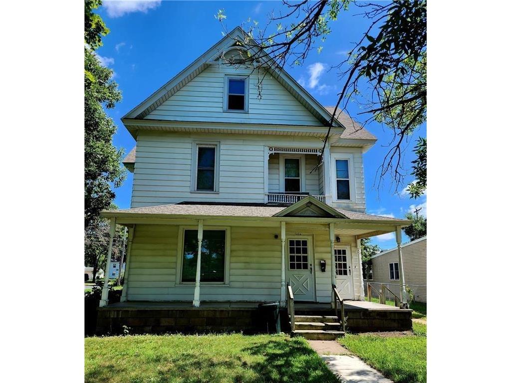 1404 7th Street E 1, Menomonie, WI, 54751 MLS 1583309 Edina Realty