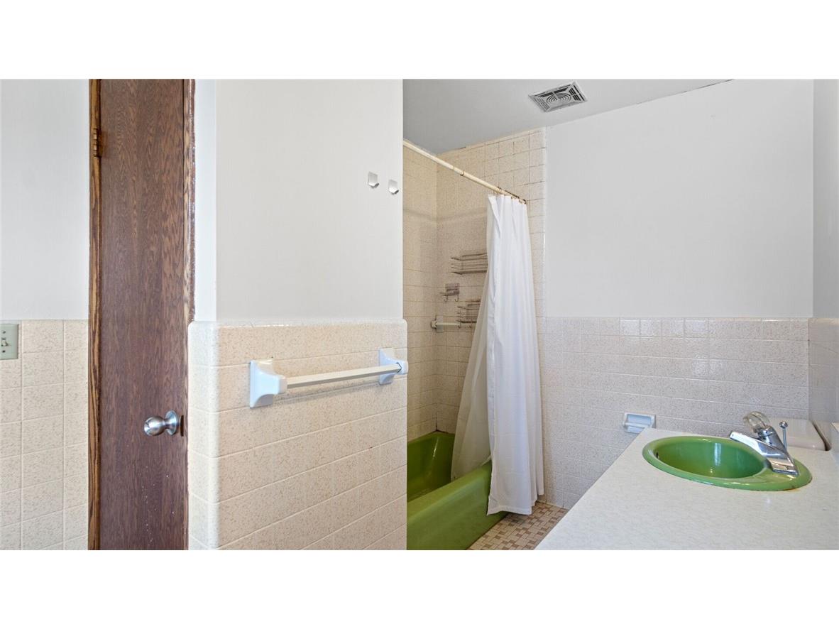 1413 E Clairemont Avenue Eau Claire WI 54701 1591062 image12