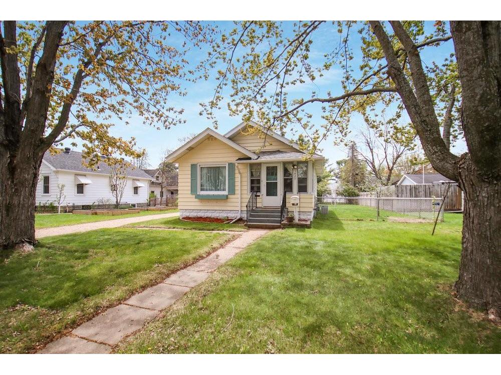 1427 Lyndale Avenue, Eau Claire, WI 54701 MLS 1554846 Edina Realty