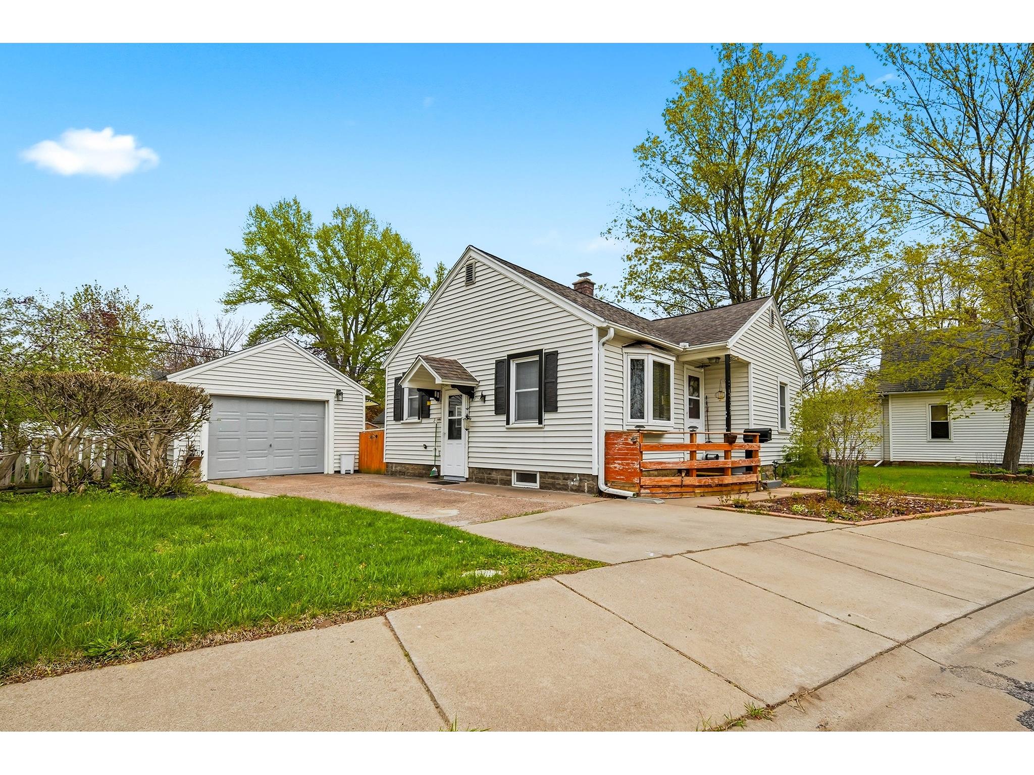 1525 Lee Street Eau Claire WI 54701 1601188 image1