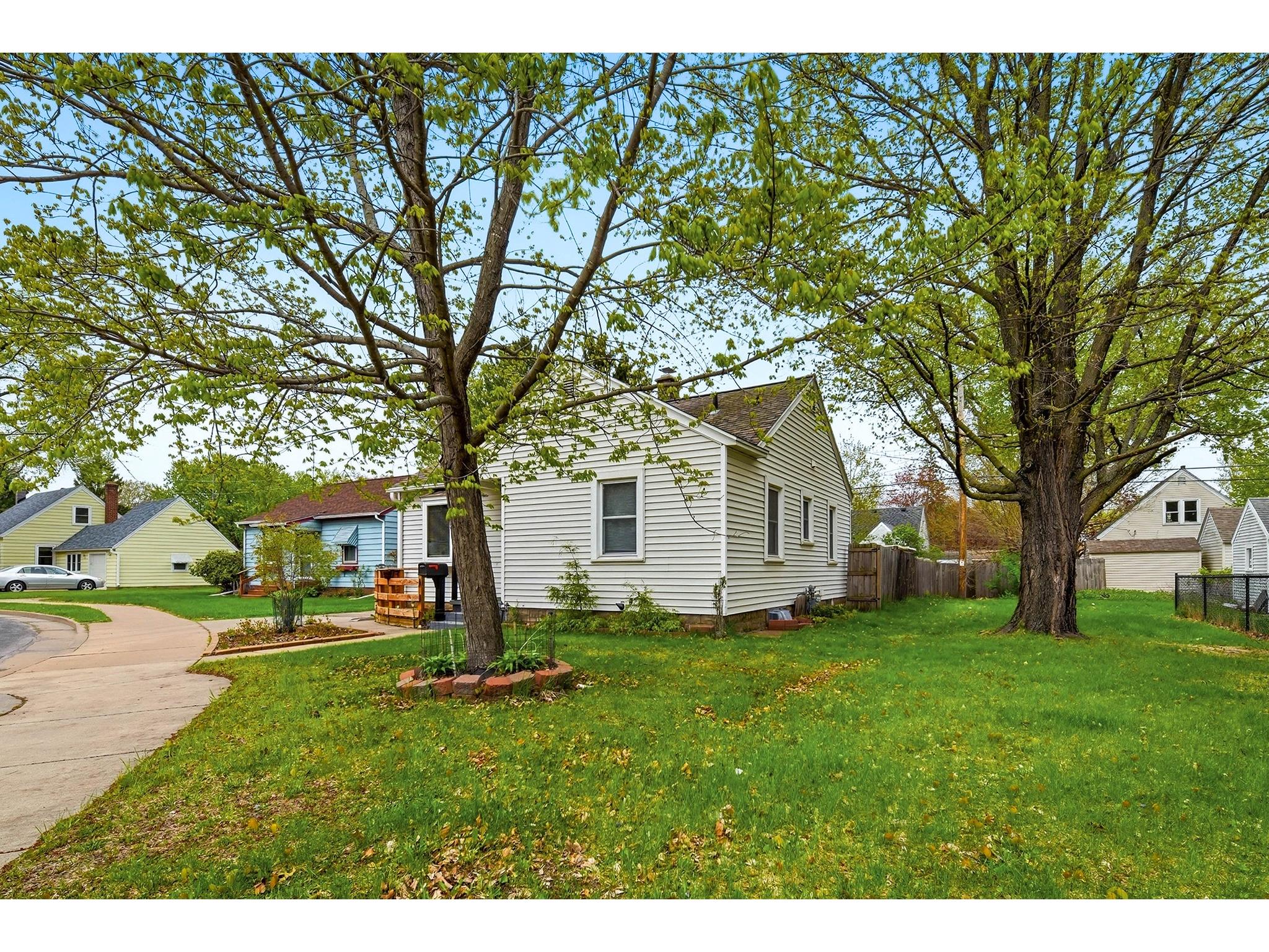 1525 Lee Street Eau Claire WI 54701 1601188 image40