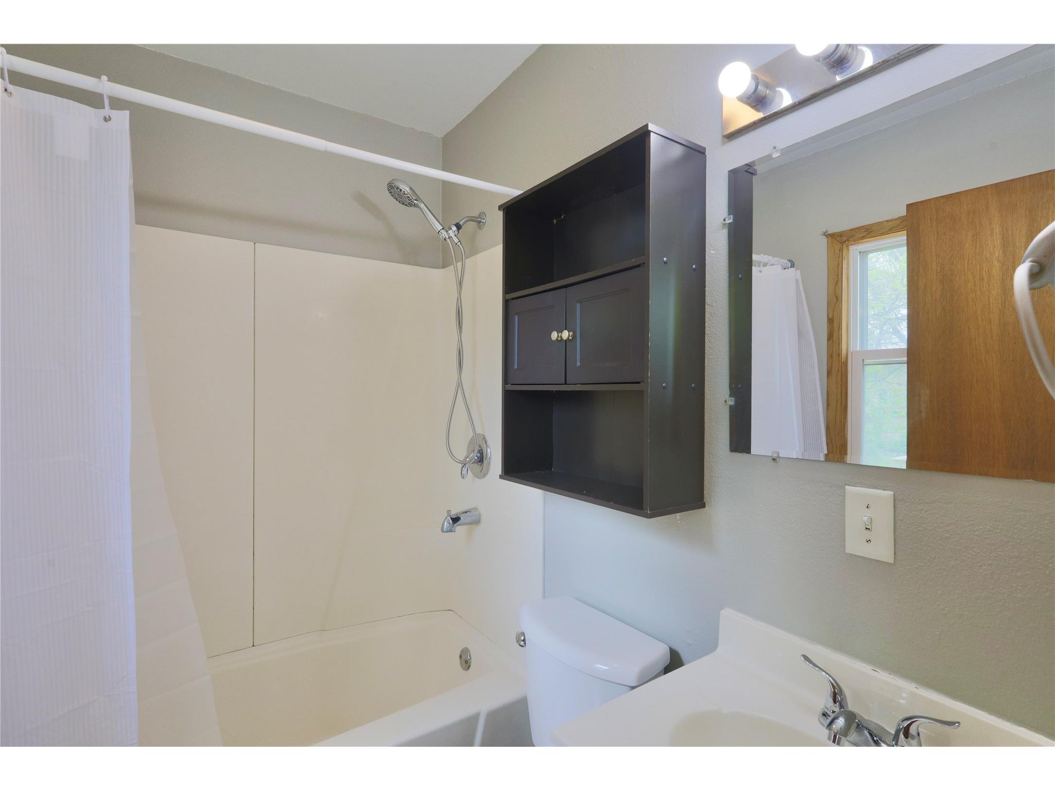 1533 E Madison Street Eau Claire WI 54703 1601483 image15
