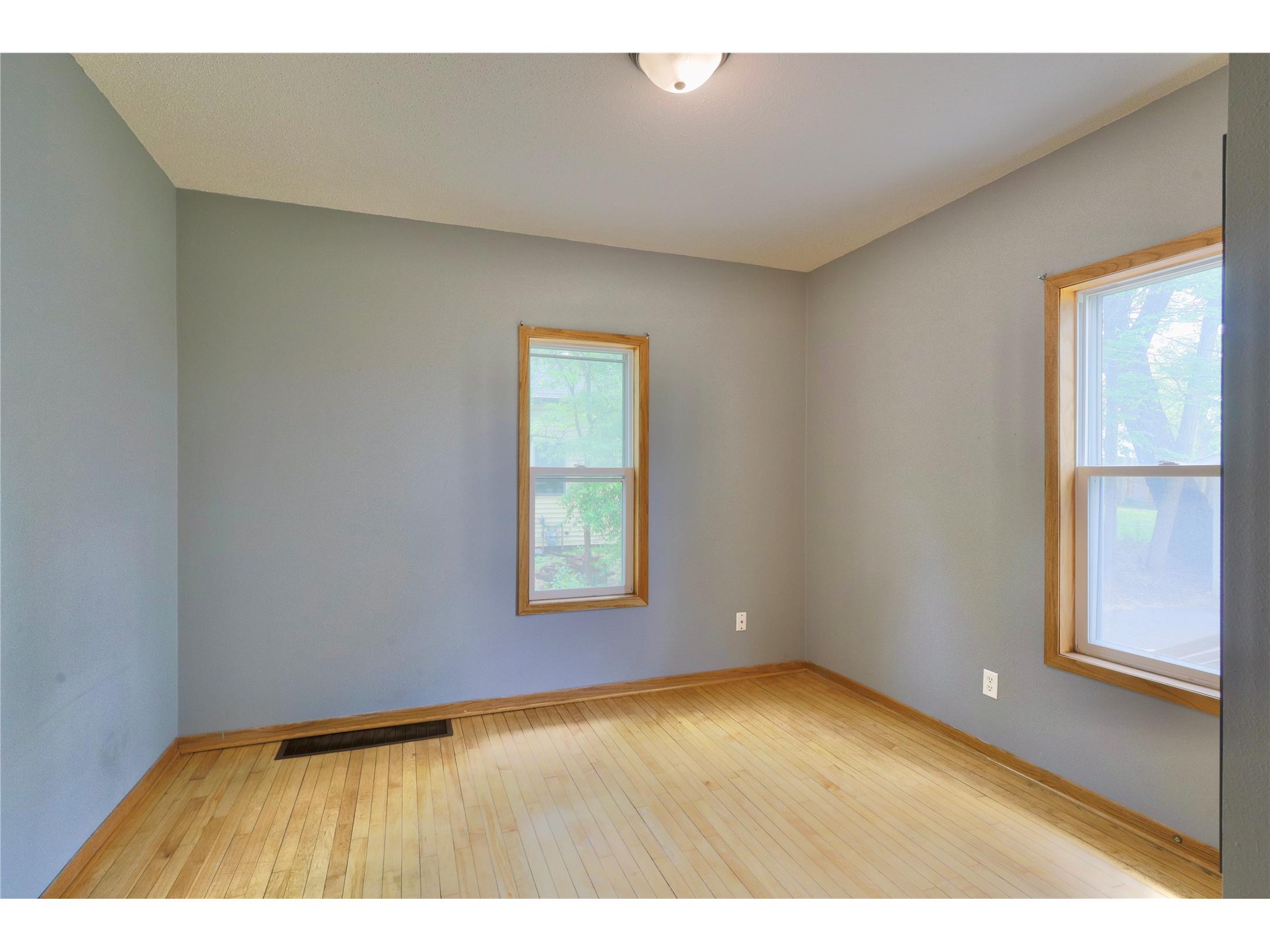 1533 E Madison Street Eau Claire WI 54703 1601483 image16