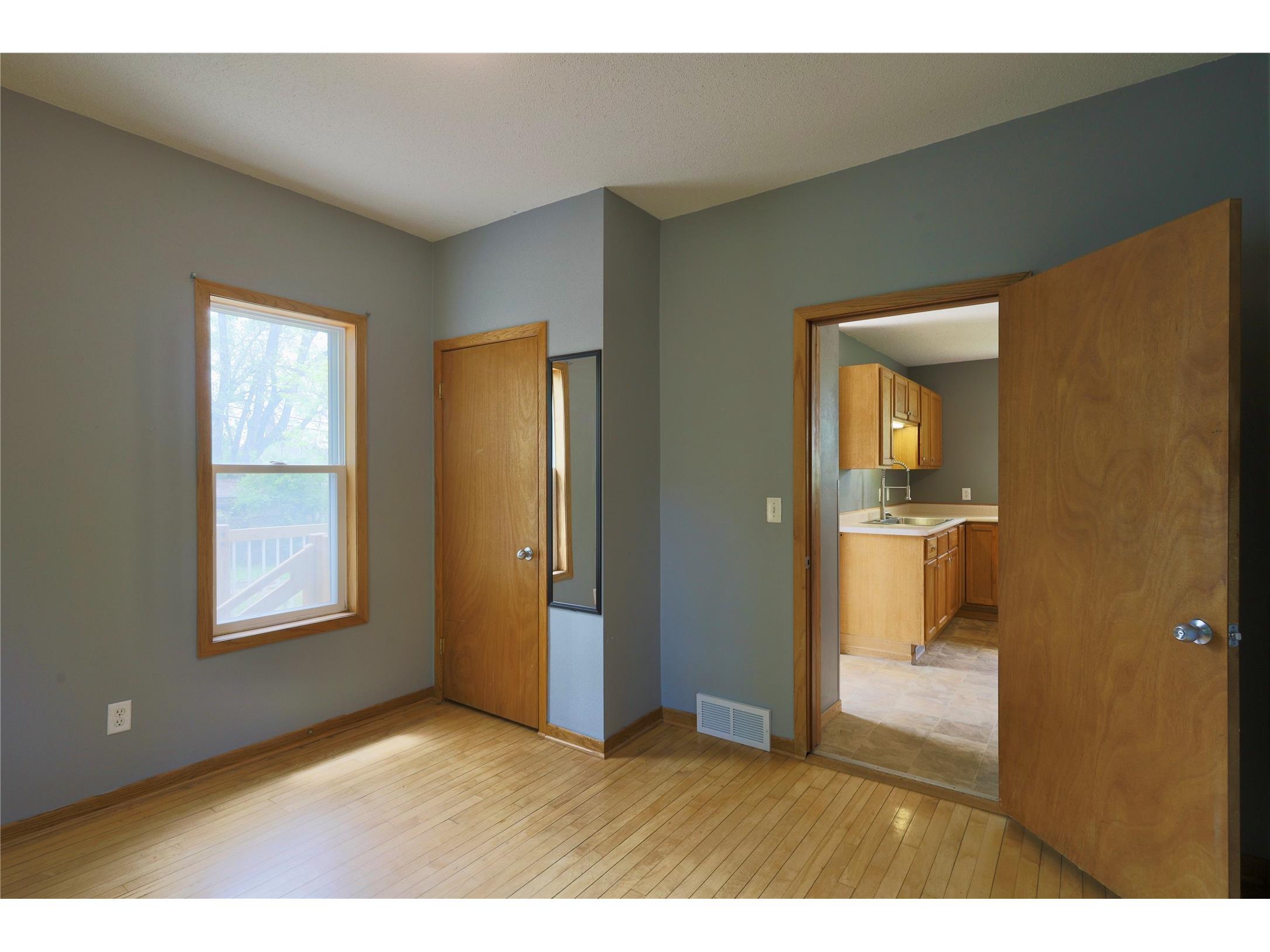 1533 E Madison Street Eau Claire WI 54703 1601483 image17