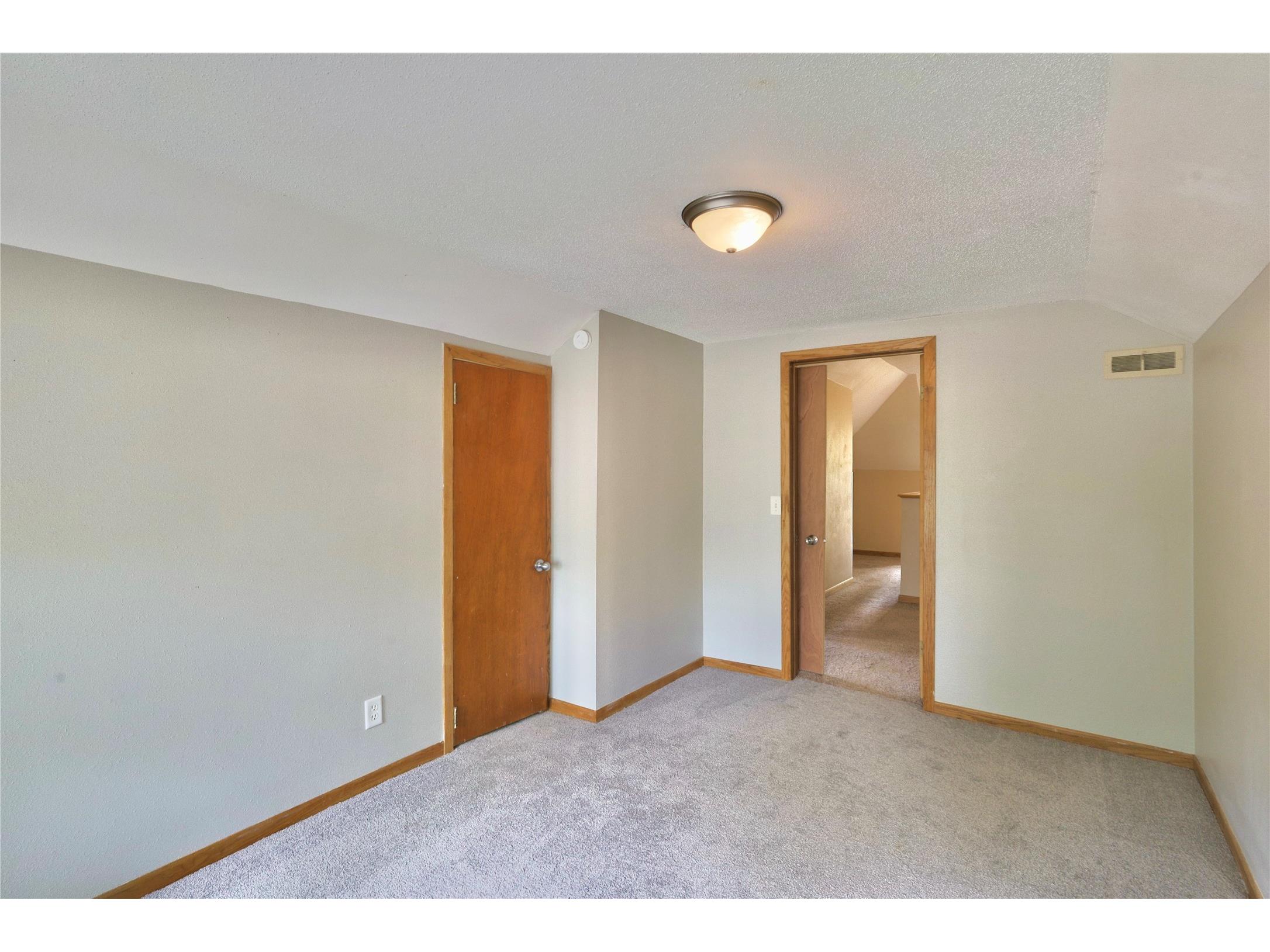 1533 E Madison Street Eau Claire WI 54703 1601483 image22