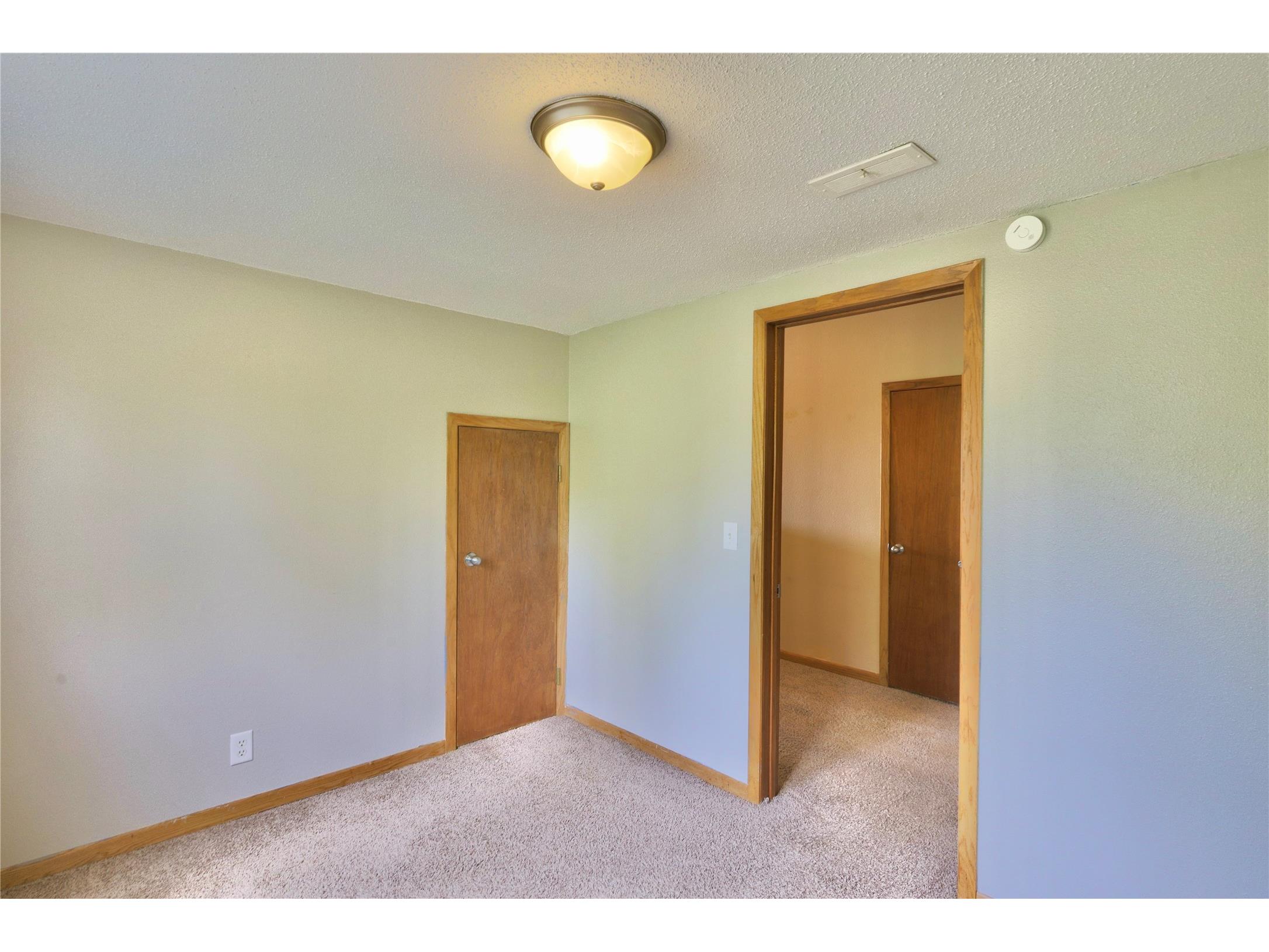 1533 E Madison Street Eau Claire WI 54703 1601483 image24
