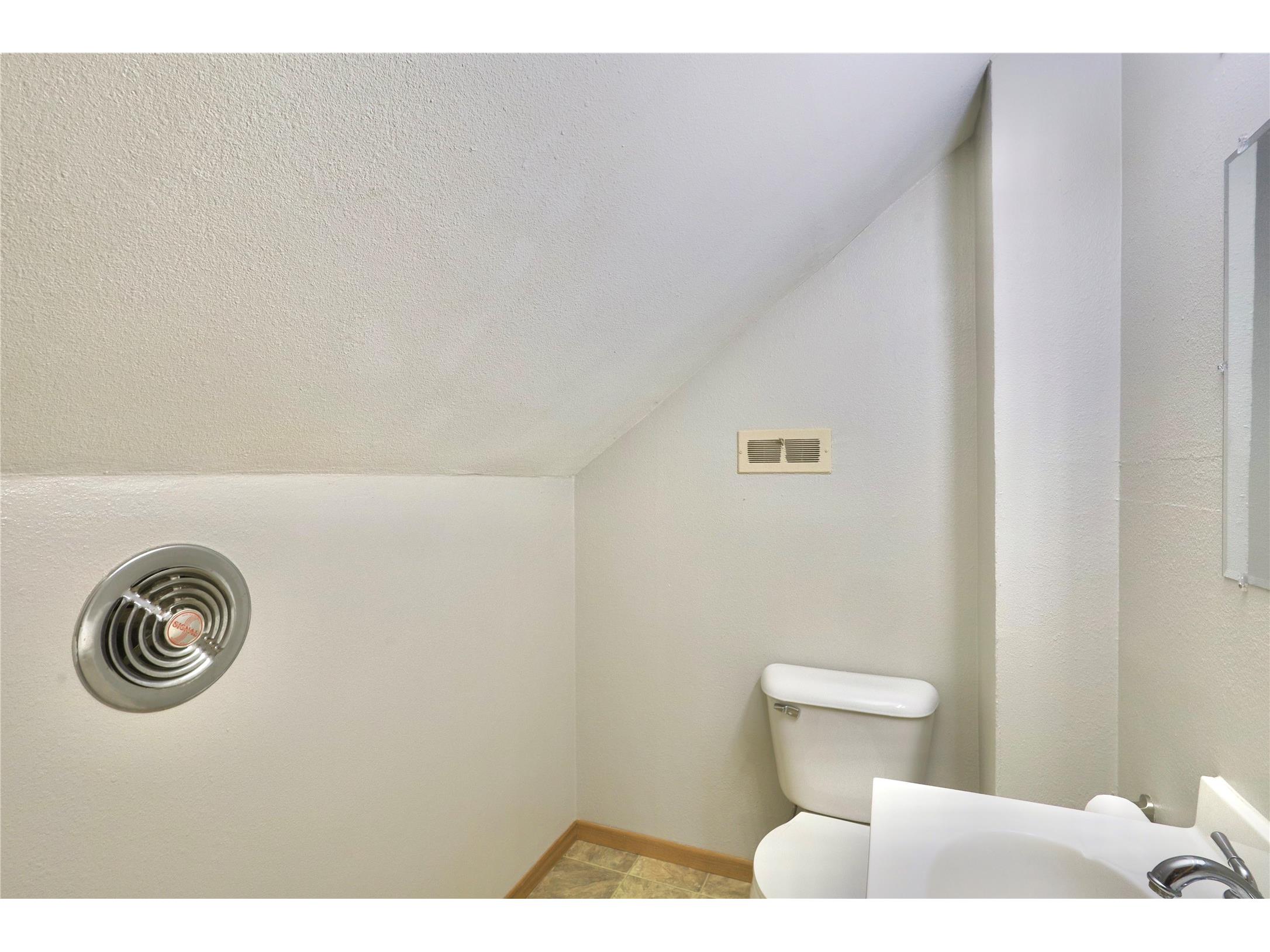 1533 E Madison Street Eau Claire WI 54703 1601483 image25