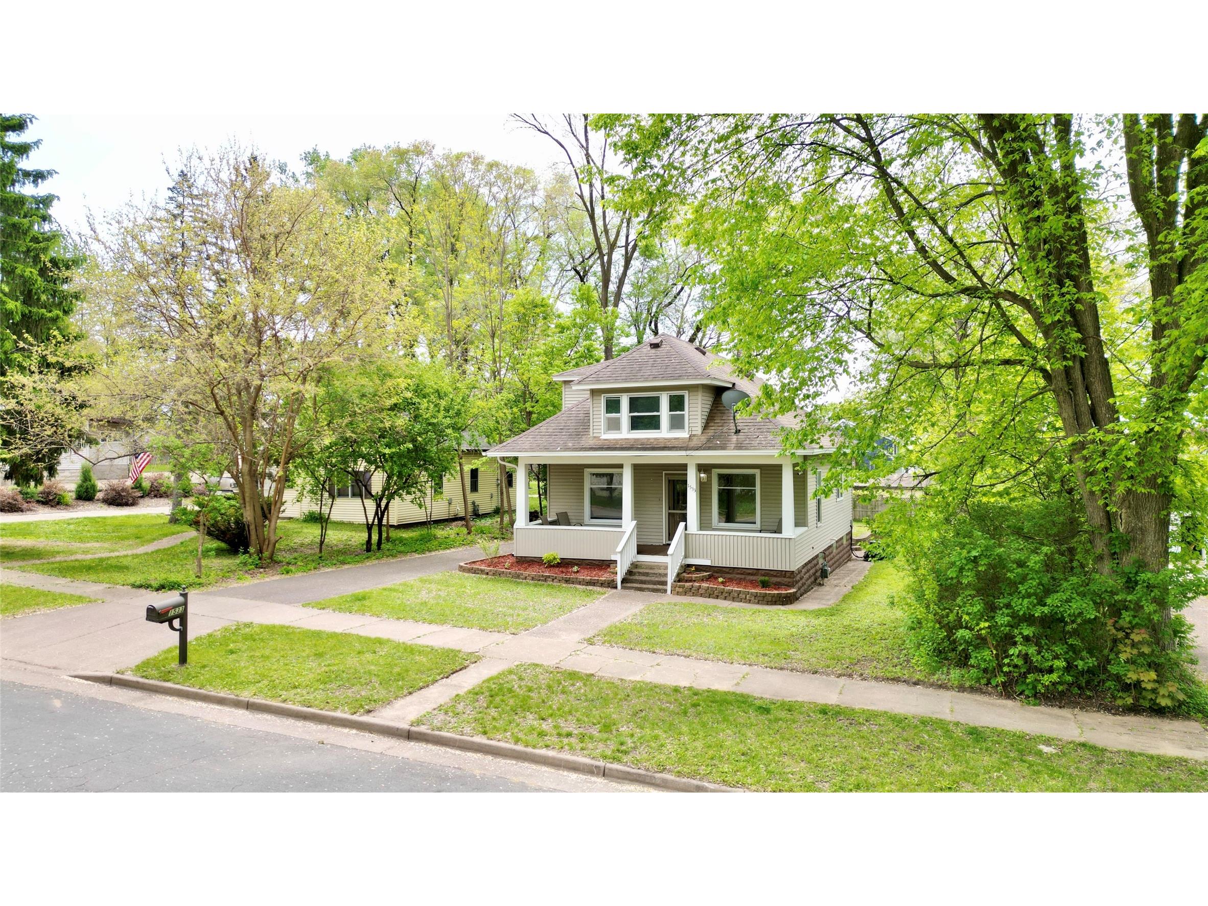 1533 E Madison Street Eau Claire WI 54703 1601483 image3