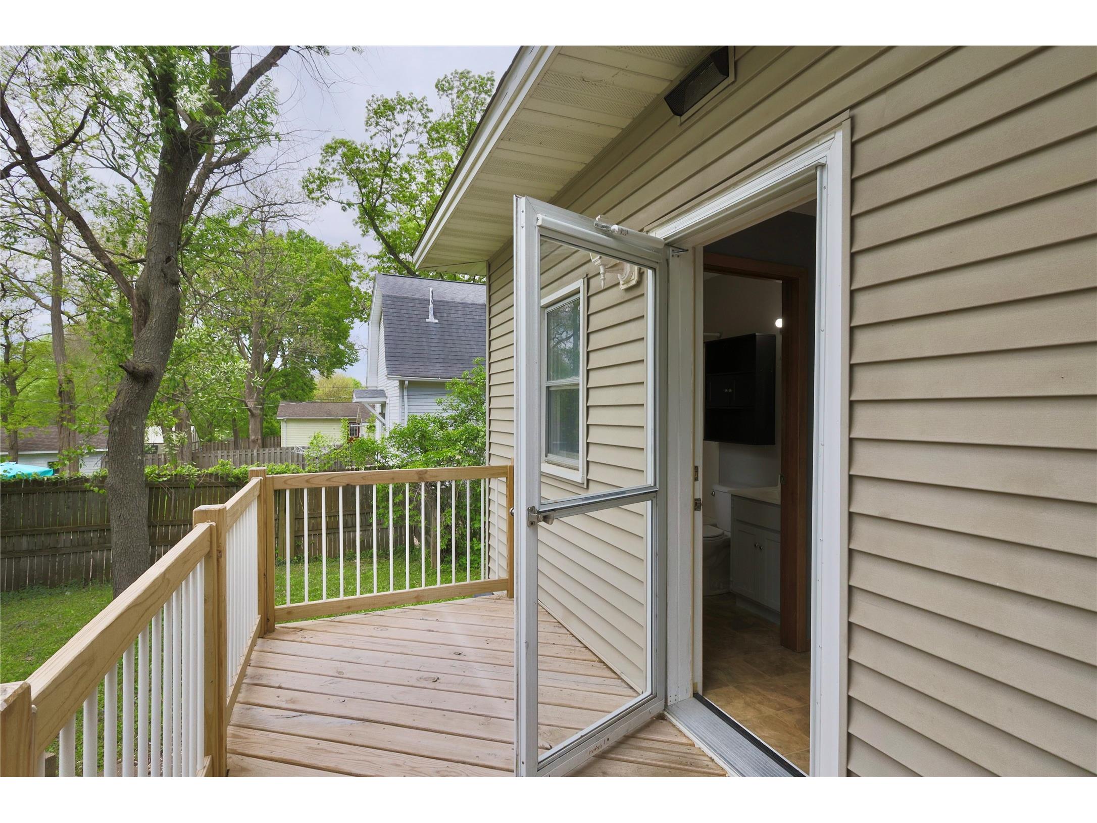 1533 E Madison Street Eau Claire WI 54703 1601483 image36