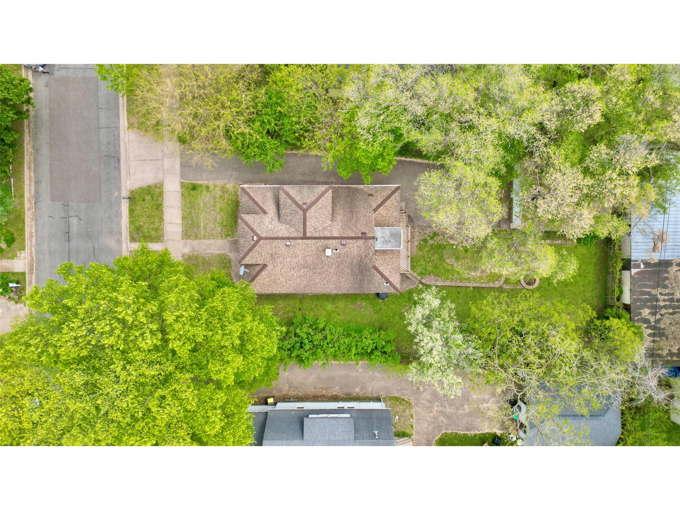 1533 E Madison Street Eau Claire WI 54703 1601483 image40