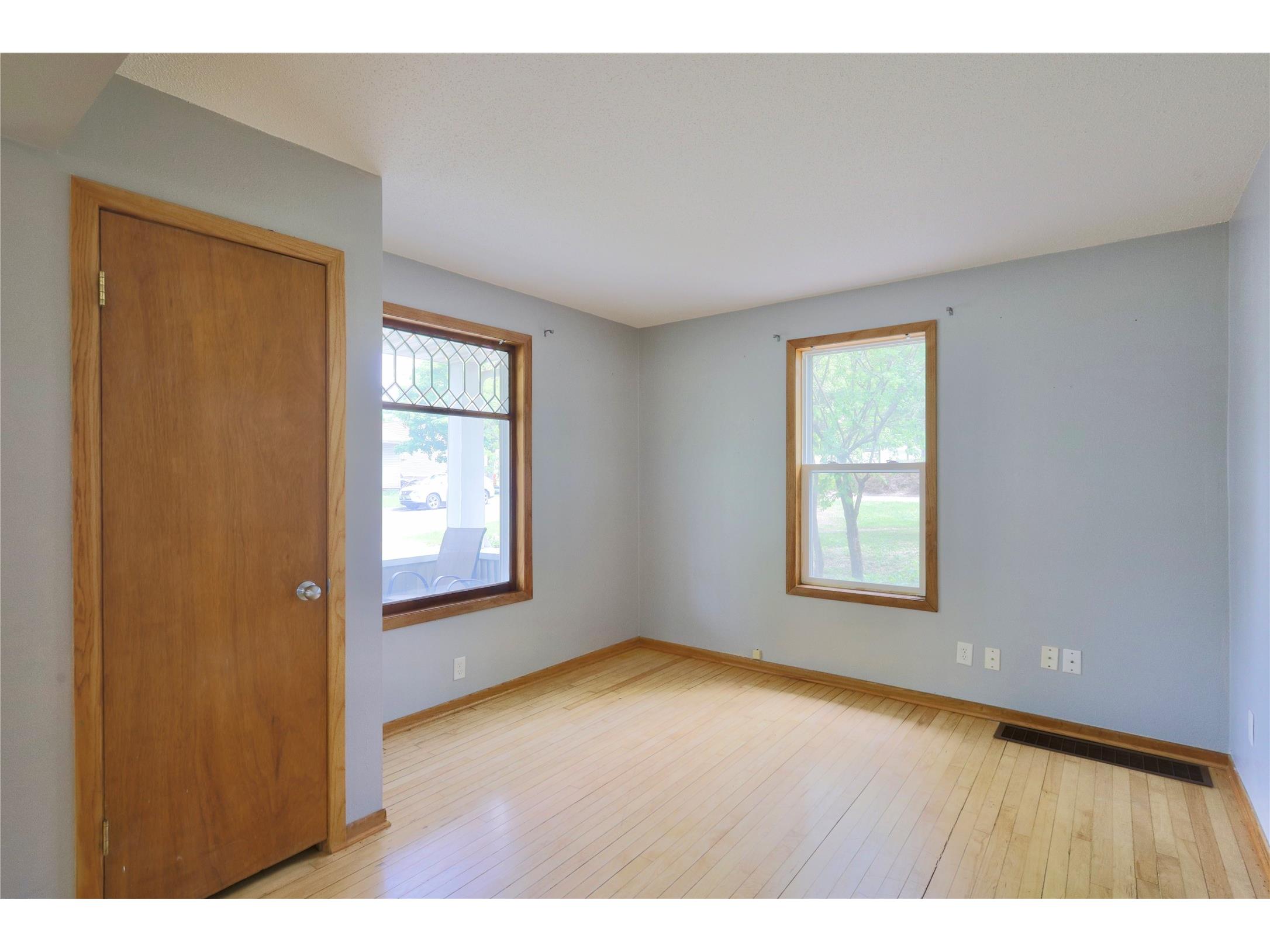 1533 E Madison Street Eau Claire WI 54703 1601483 image7