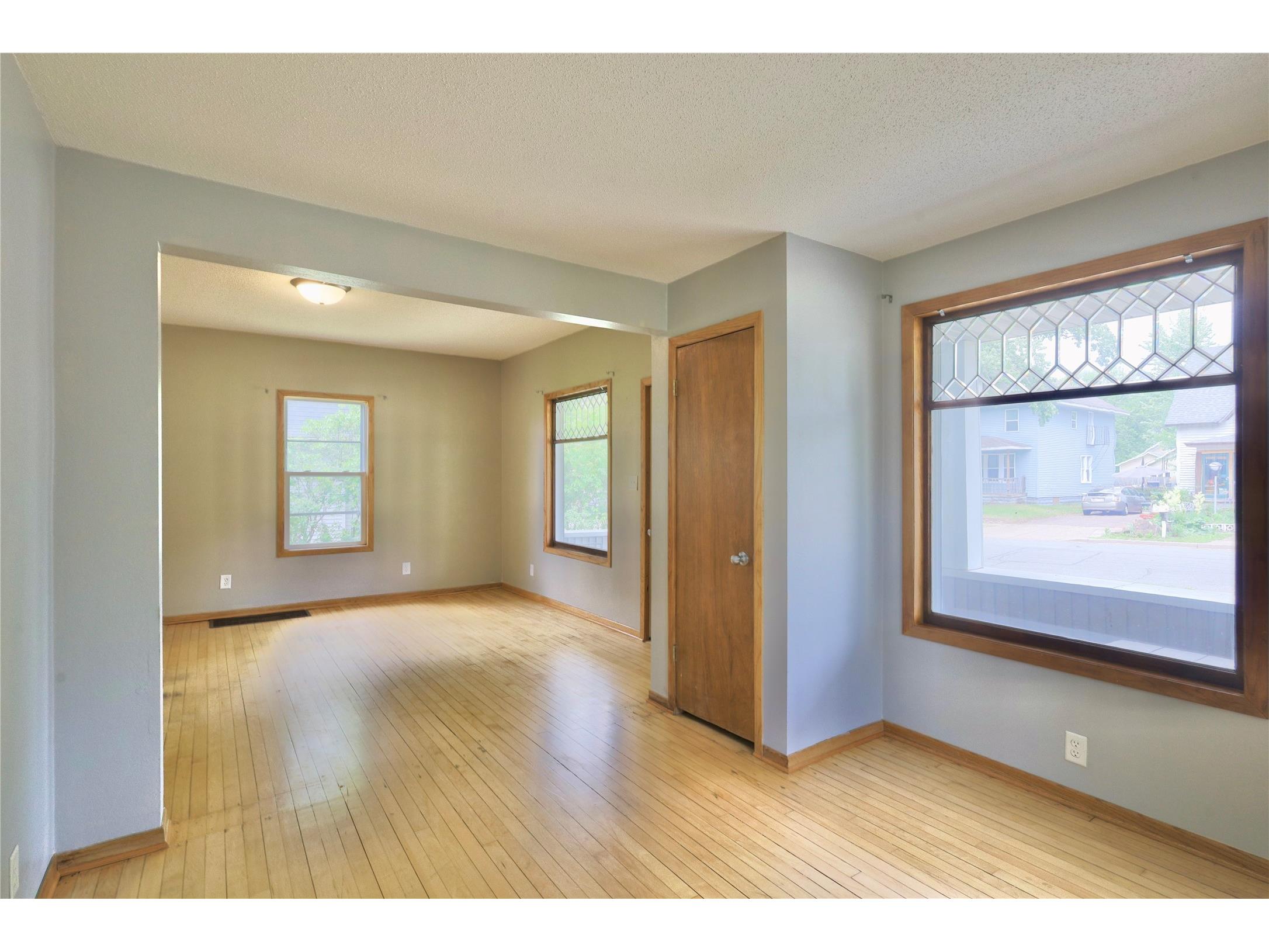 1533 E Madison Street Eau Claire WI 54703 1601483 image9