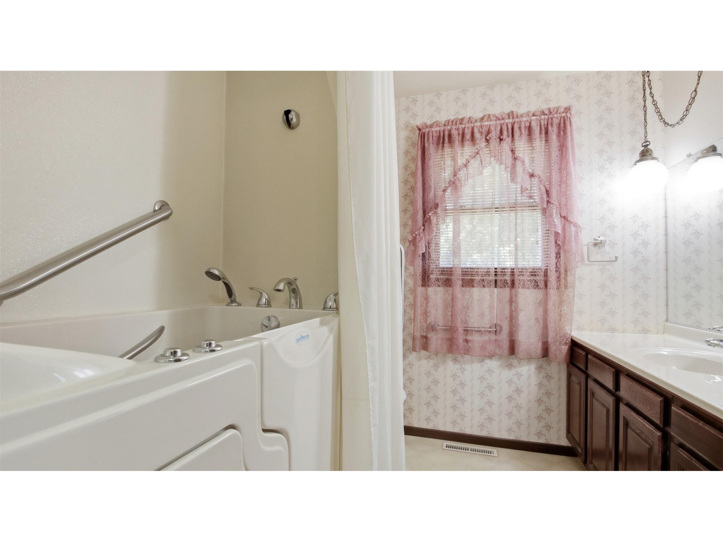 1544 Howard Avenue Eau Claire WI 54703 1602388 image22