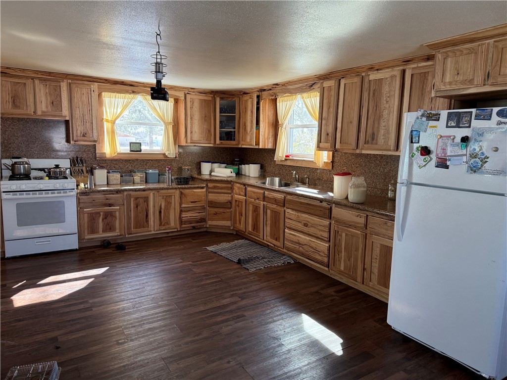 1600 E Main Street Gilman WI 54433 - Yellow 1590060 image9