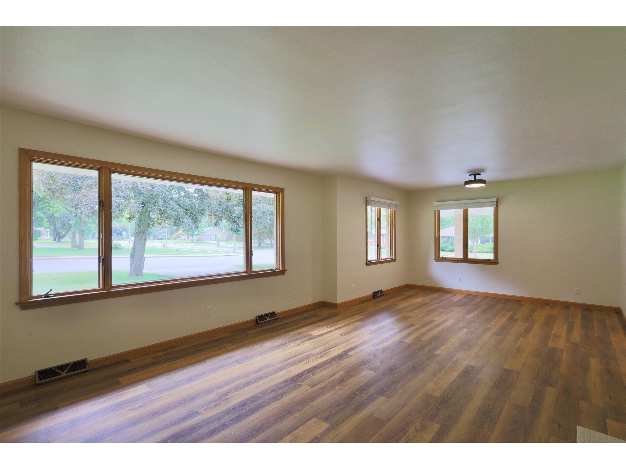 1602 South Street Eau Claire WI 54701 1602196 image10