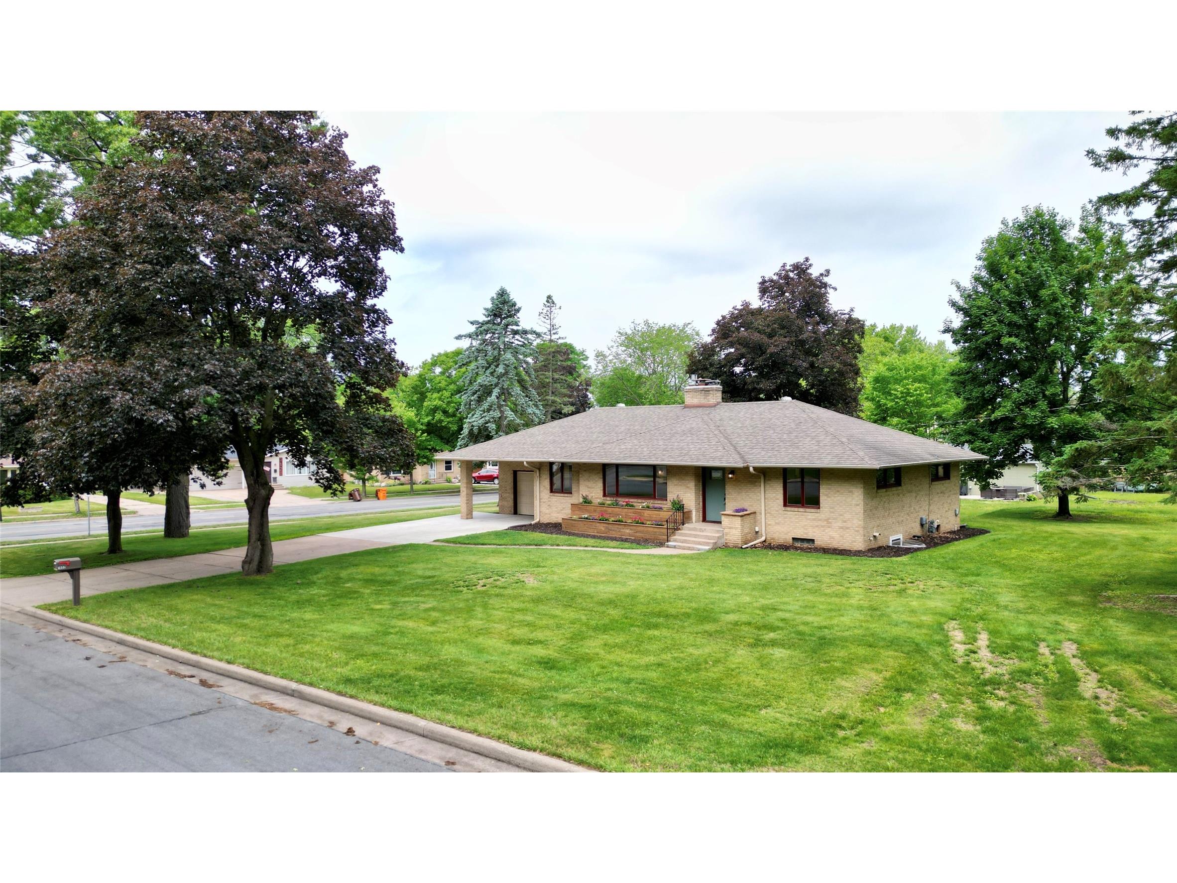 1602 South Street Eau Claire WI 54701 1602196 image2