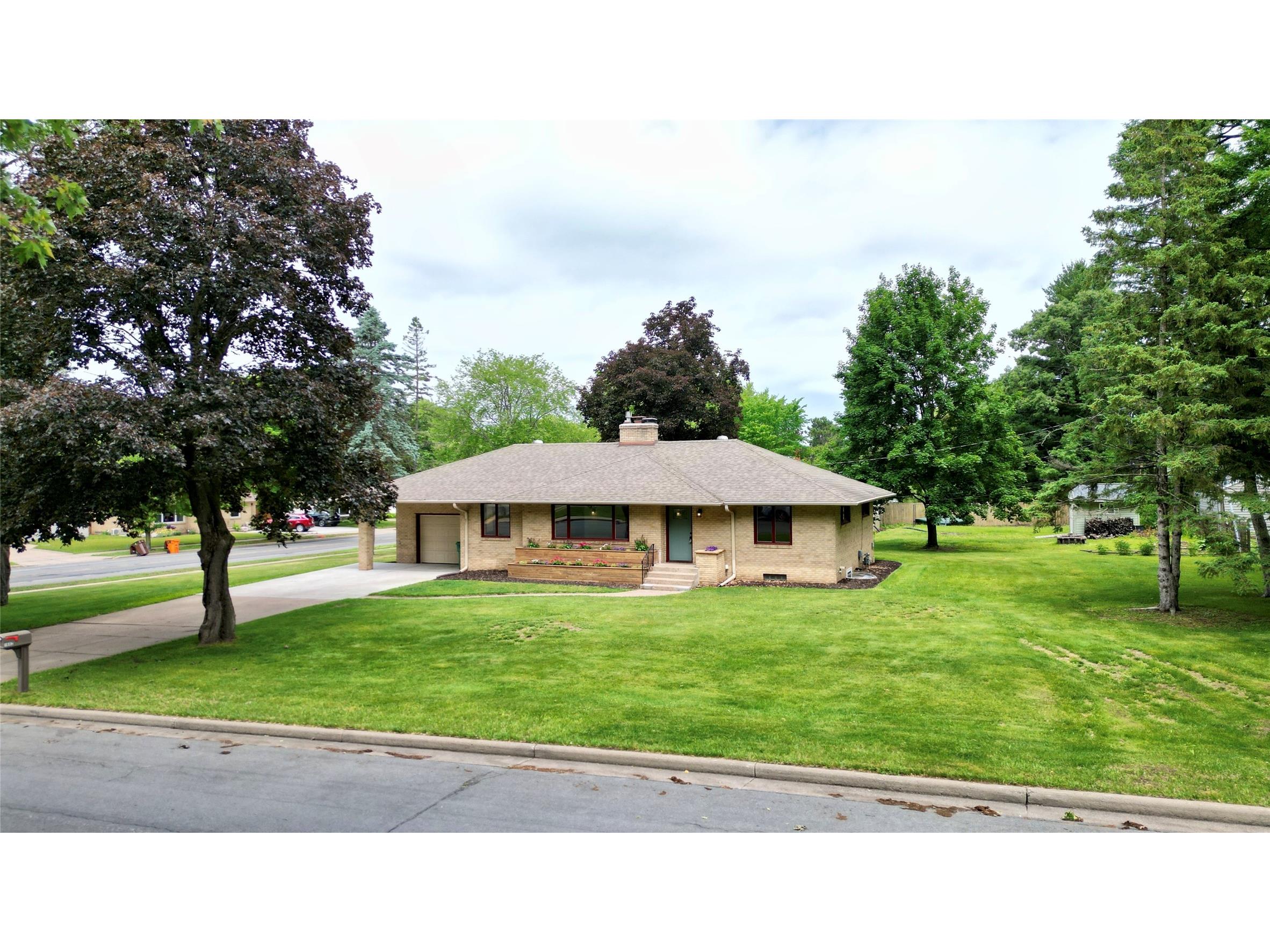 1602 South Street Eau Claire WI 54701 1602196 image55