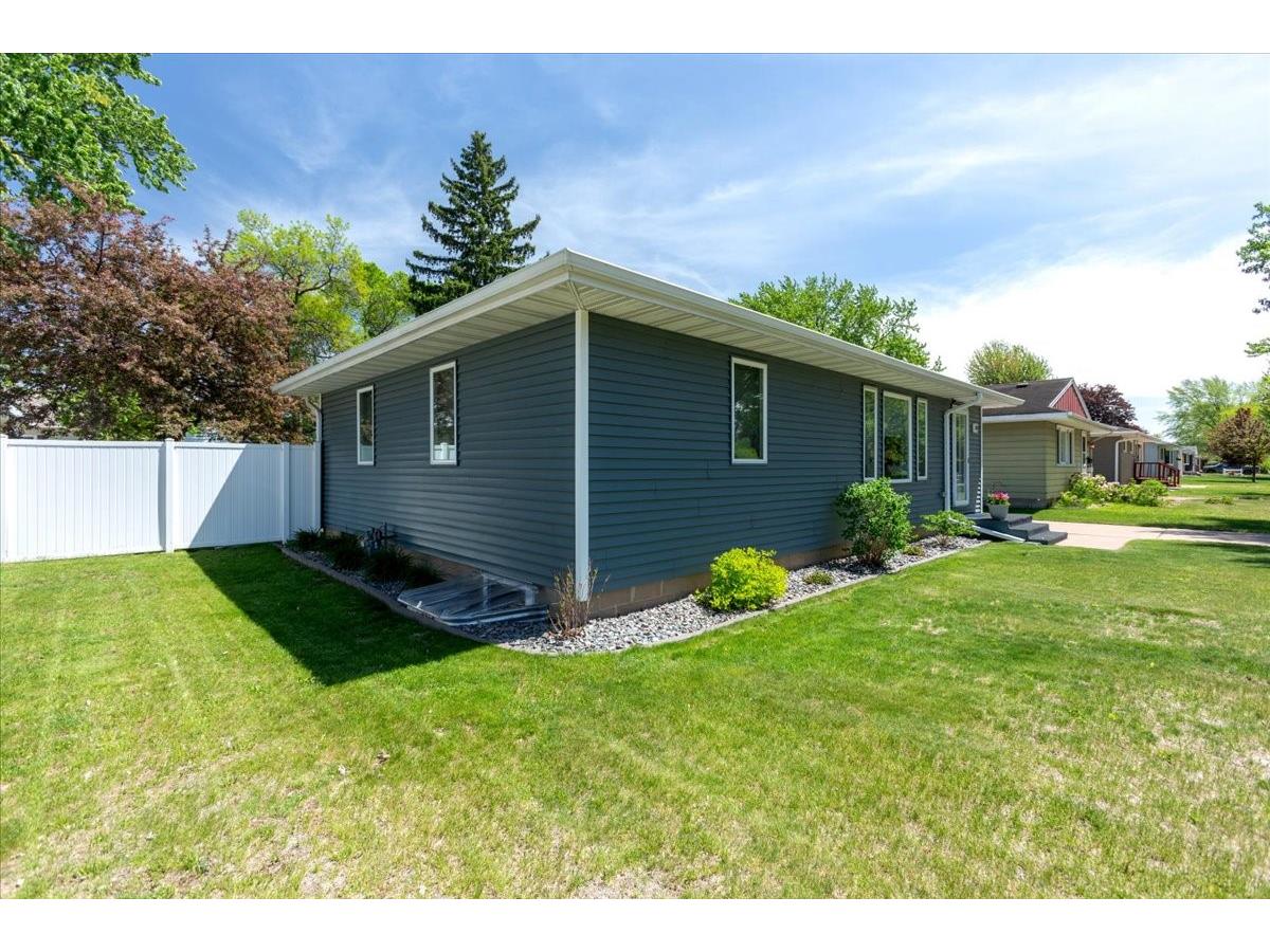 1609 Drury Avenue Eau Claire WI 54703 1601253 image40